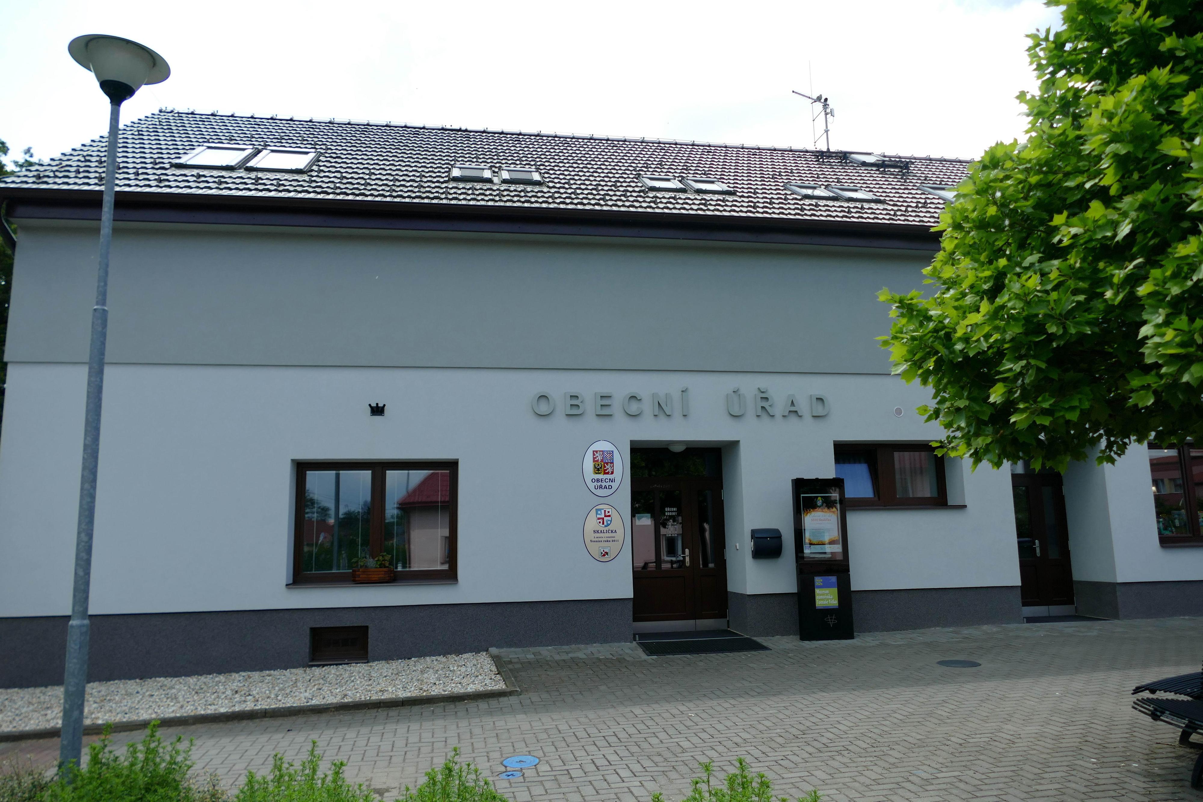 Skalička  - obecní úřad foto 2