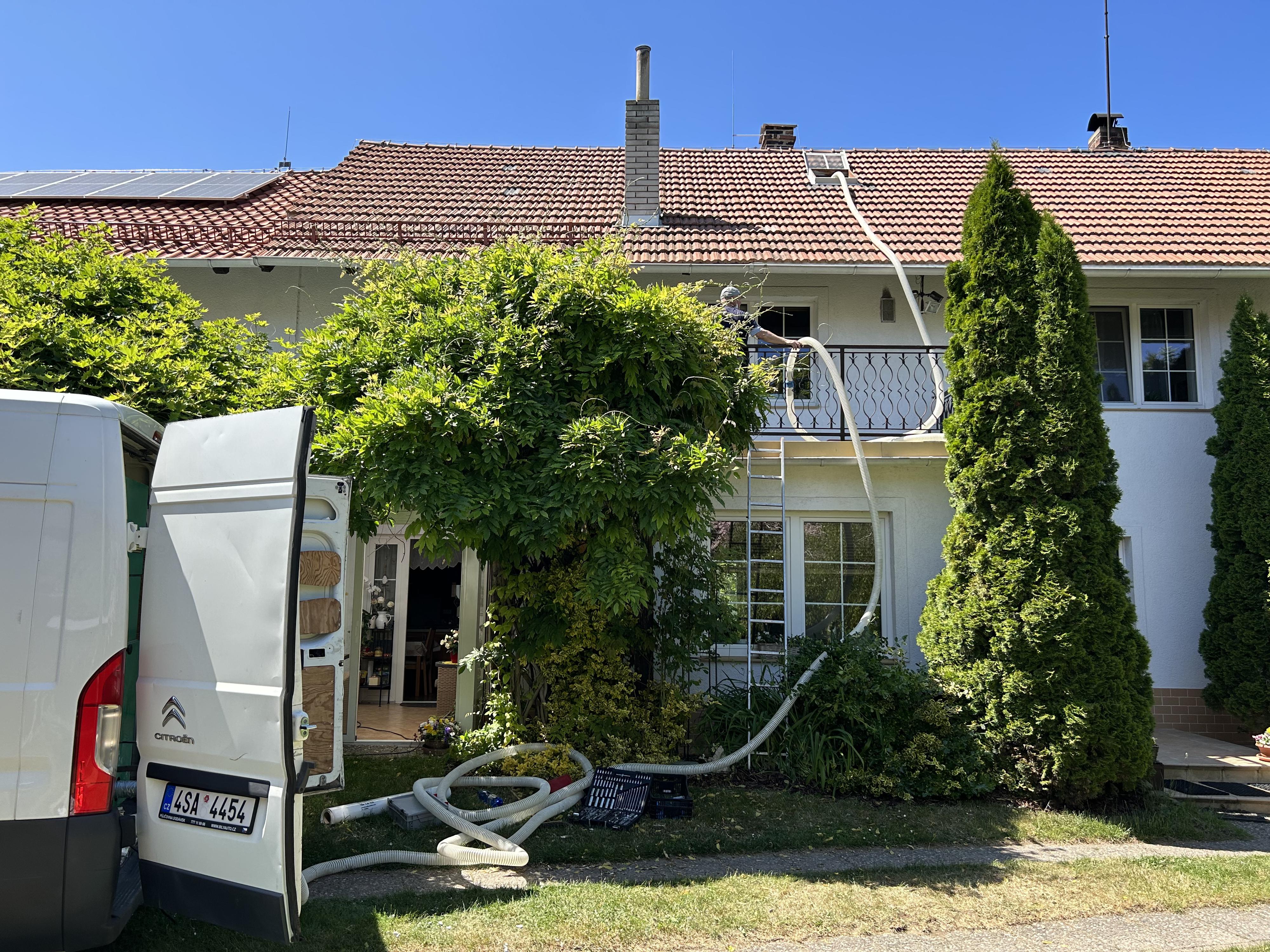 Nafoukaná s.r.o. - foukaná izolace - zateplení půdy, stropů, stěn ad. foto 4