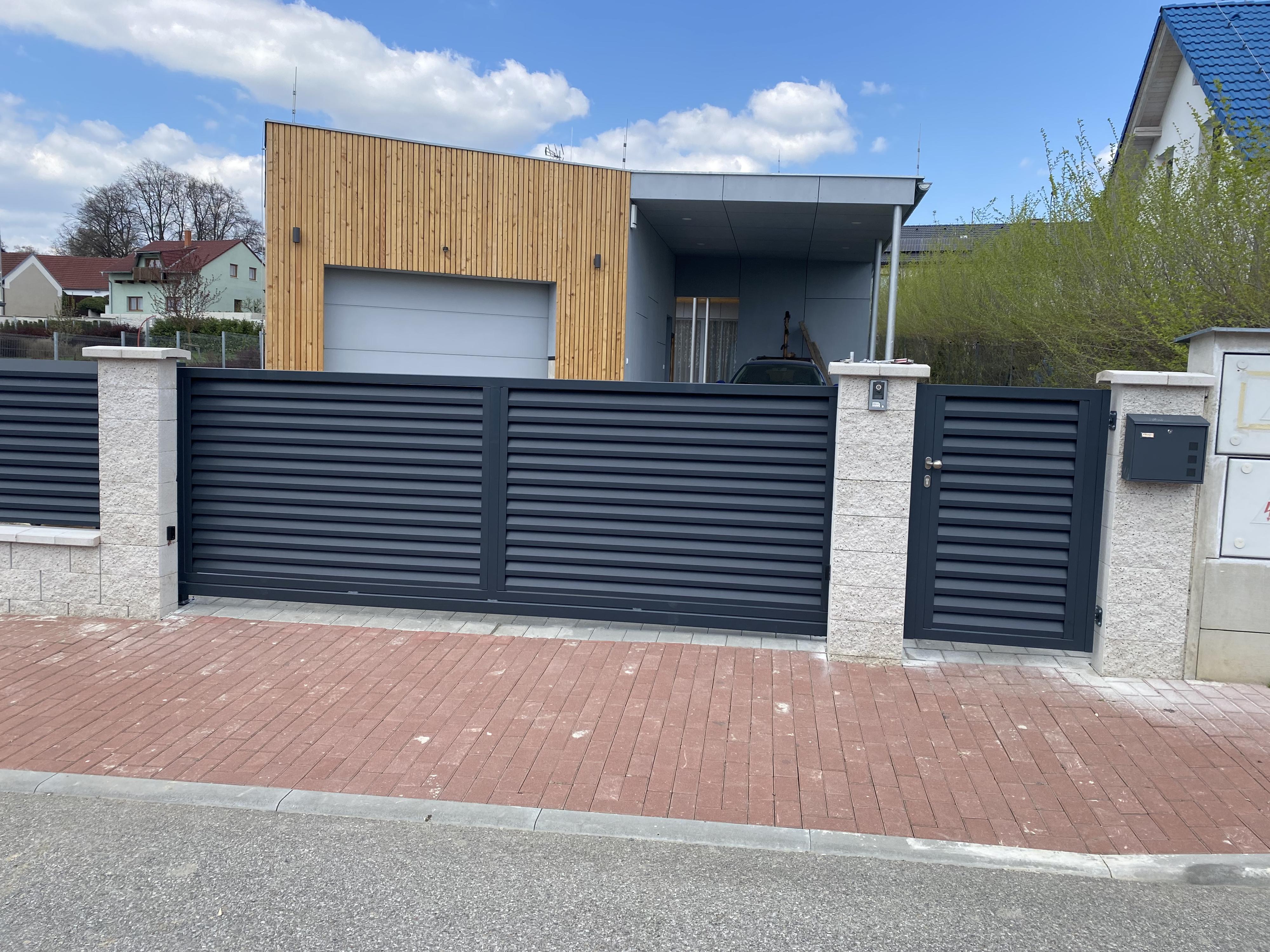 Garážová vrata Šoule foto 4