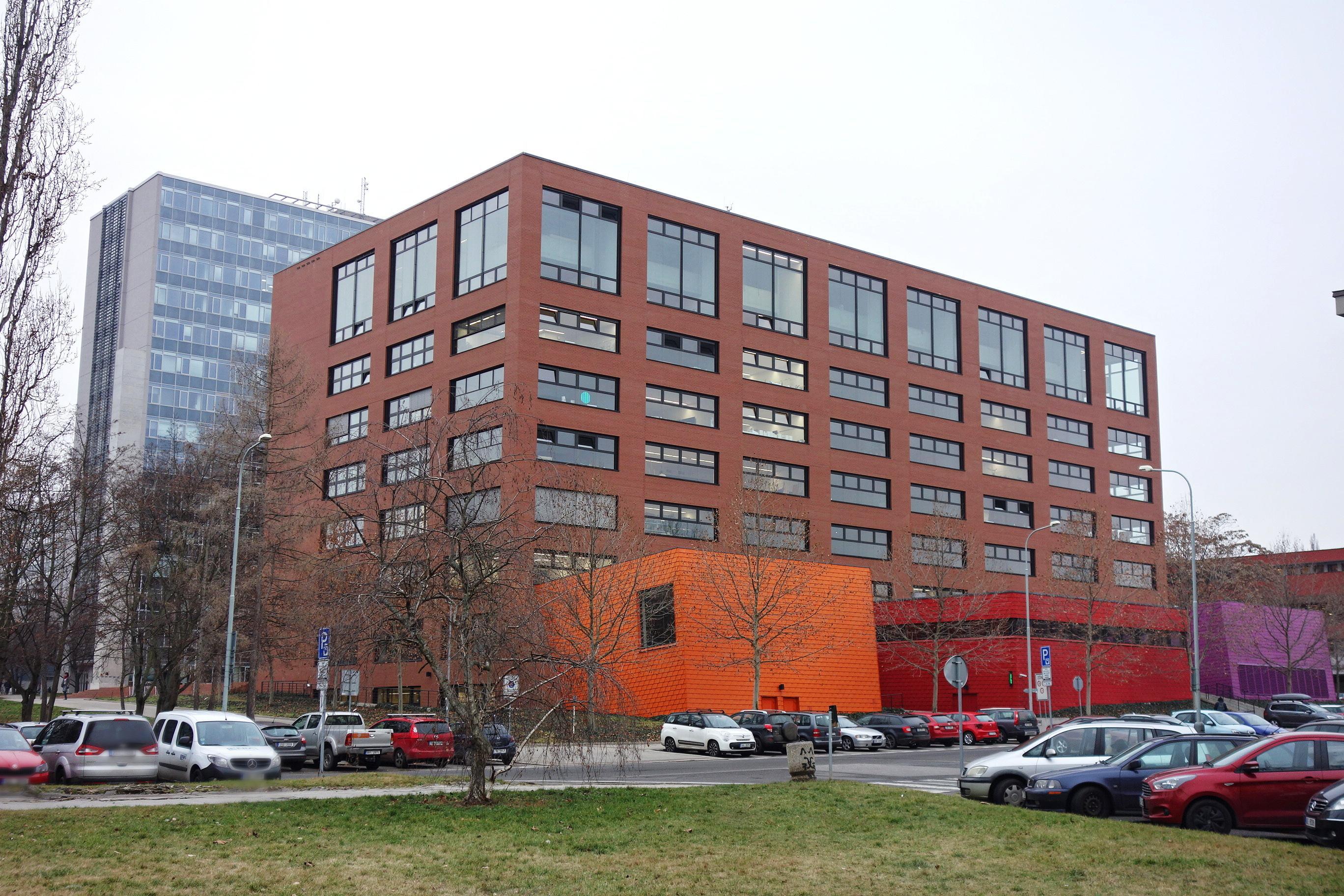 České vysoké učení technické v Praze - Fakulta informačních technologií foto 2