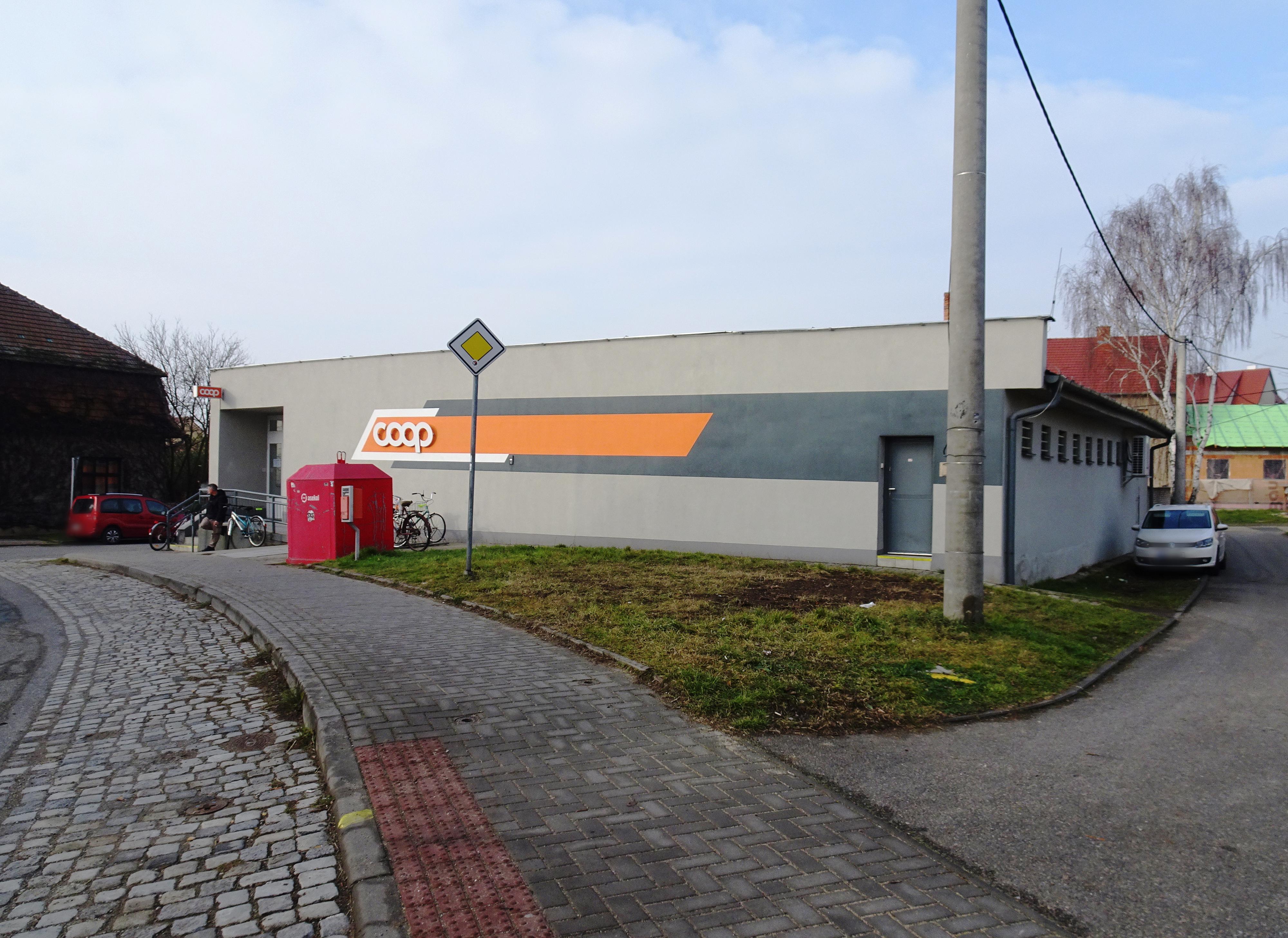 Jednota, spotřební družstvo v Hodoníně - COOP foto 2