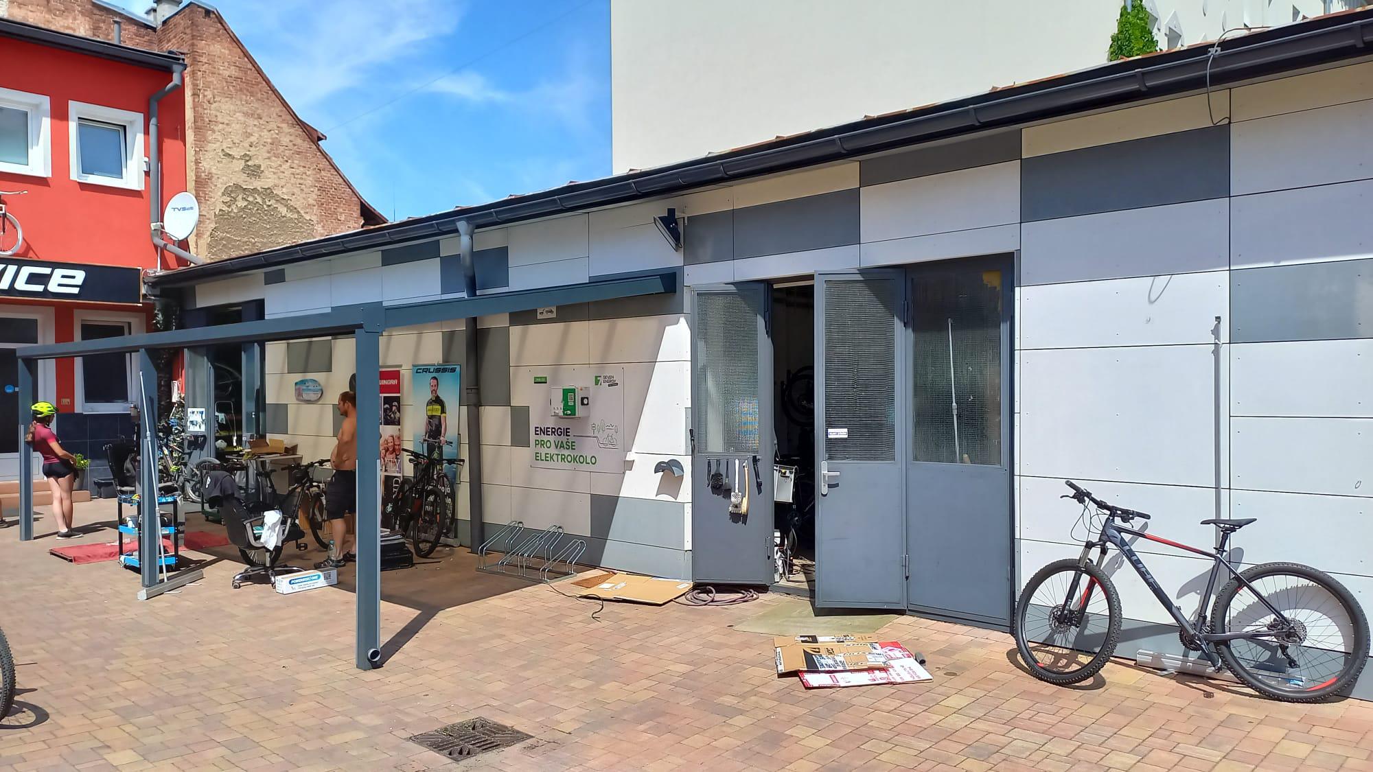 Nabíjecí stanice SPORT BÍLEK