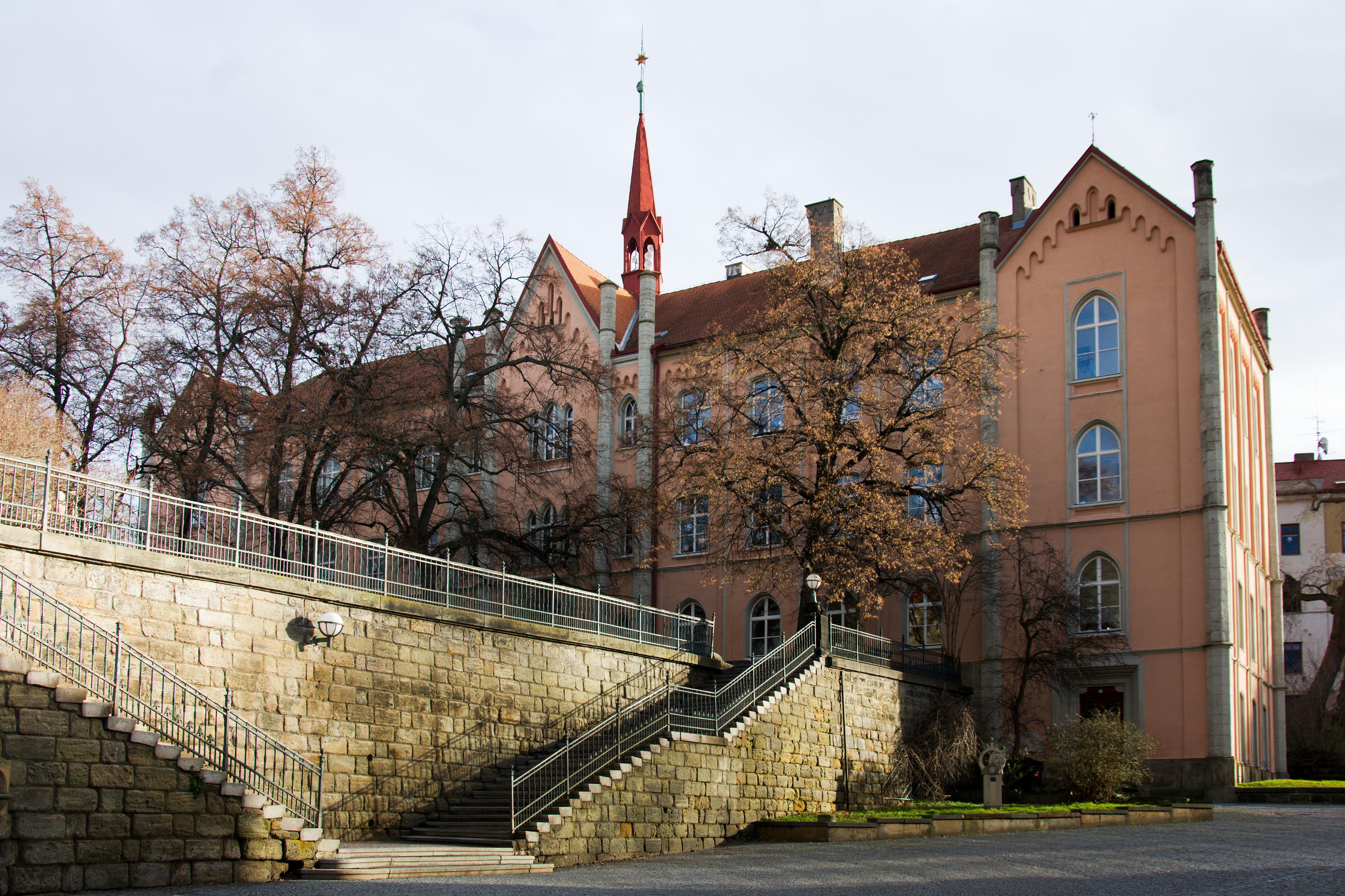 ZŠ Chrudim, Školní náměstí foto 5