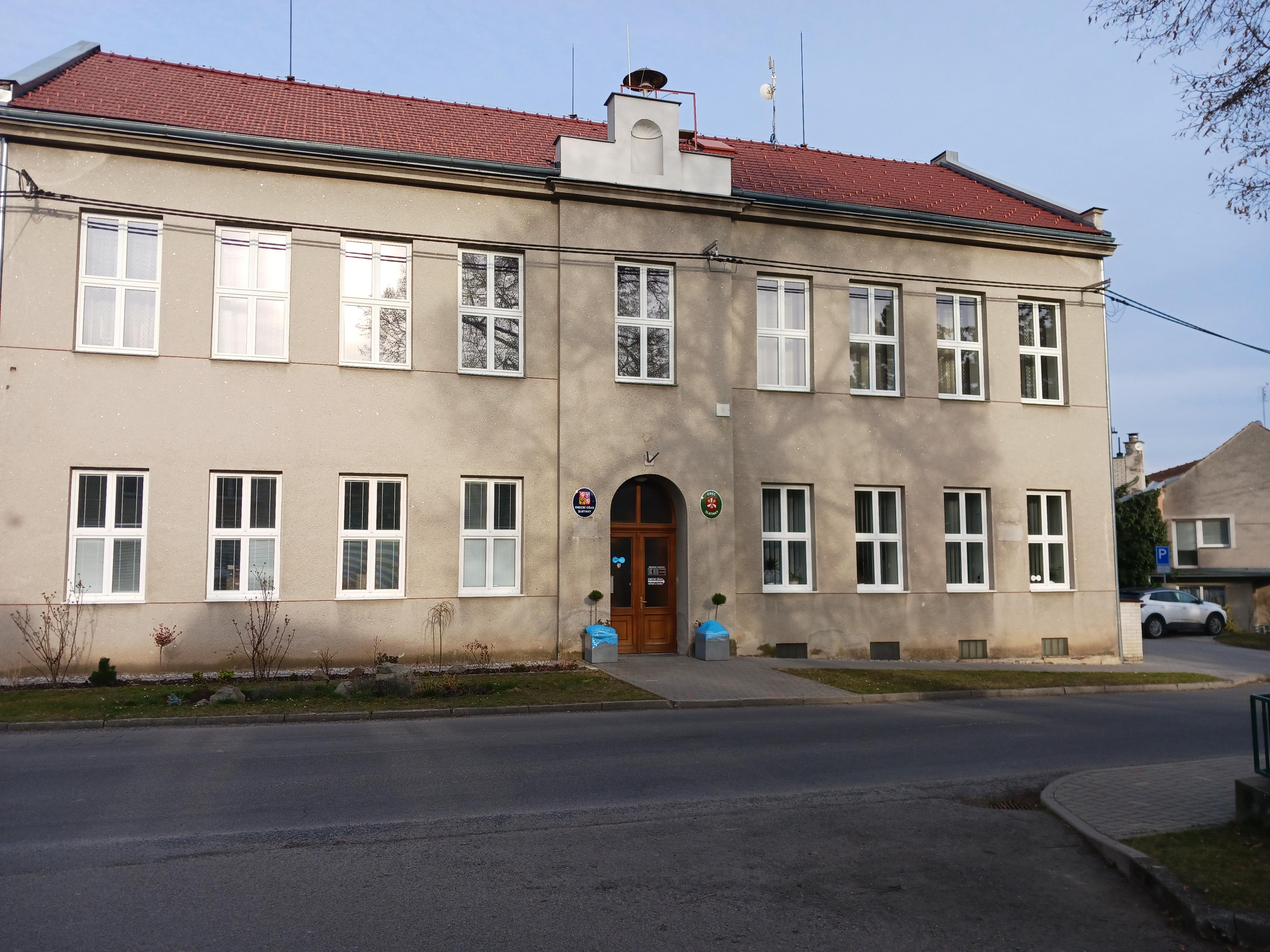 Slatinky - obecní úřad foto 3