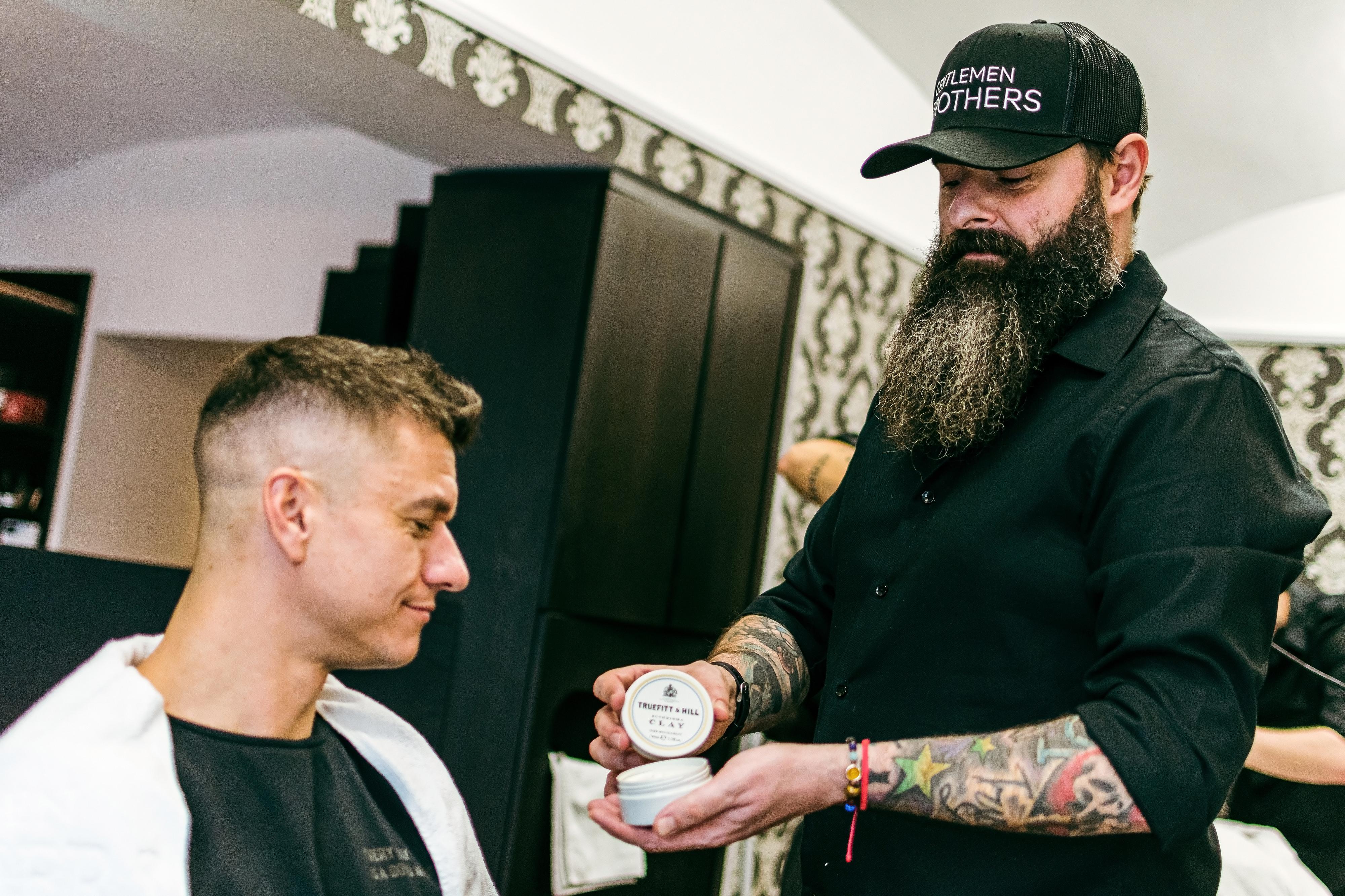 Gentlemen Brothers Barber Shop foto 6
