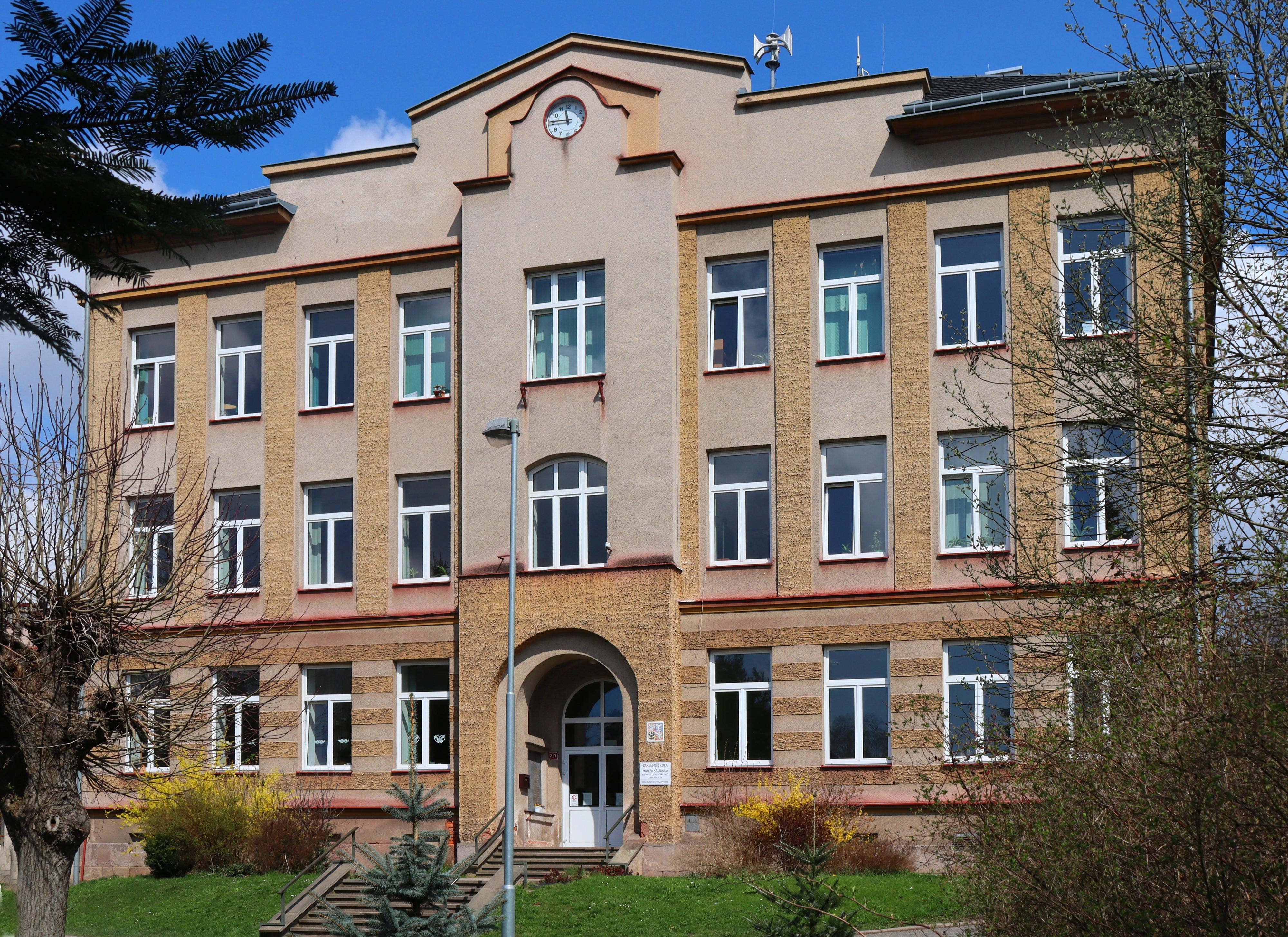 ZŠ Hronov, Zbečník foto 3