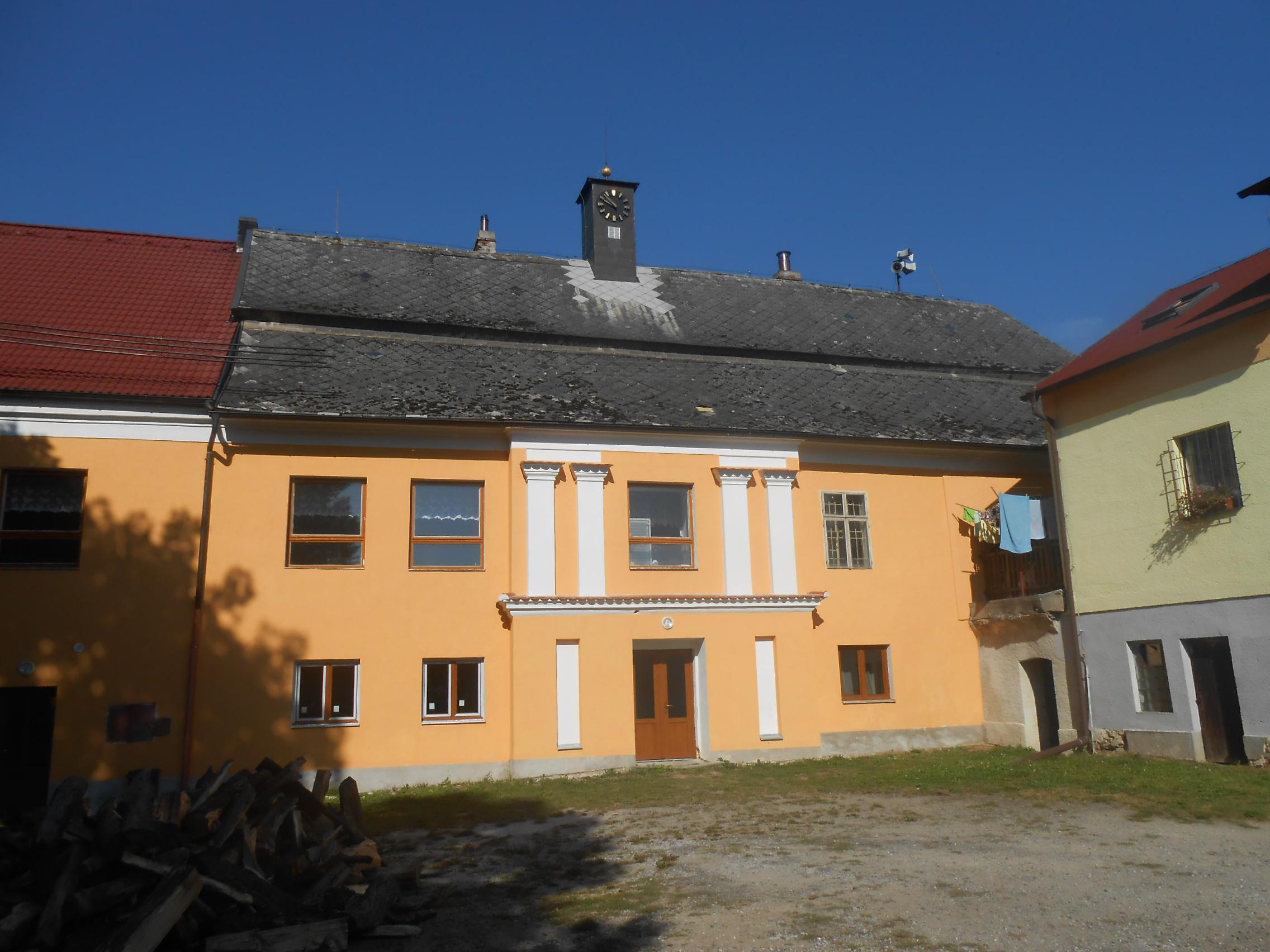 Kladruby - obecní úřad foto 3