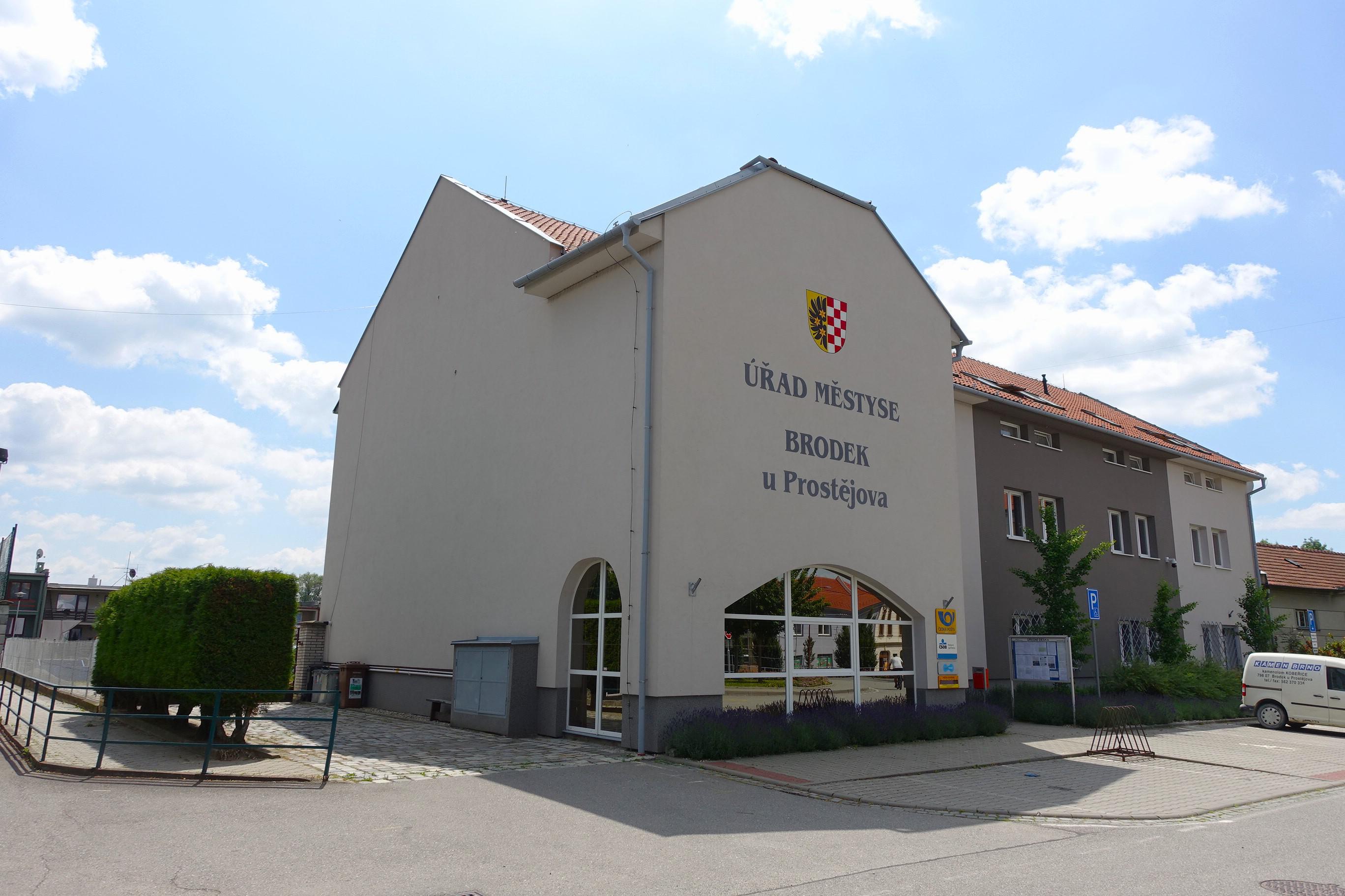 Brodek u Prostějova - úřad městyse foto 3
