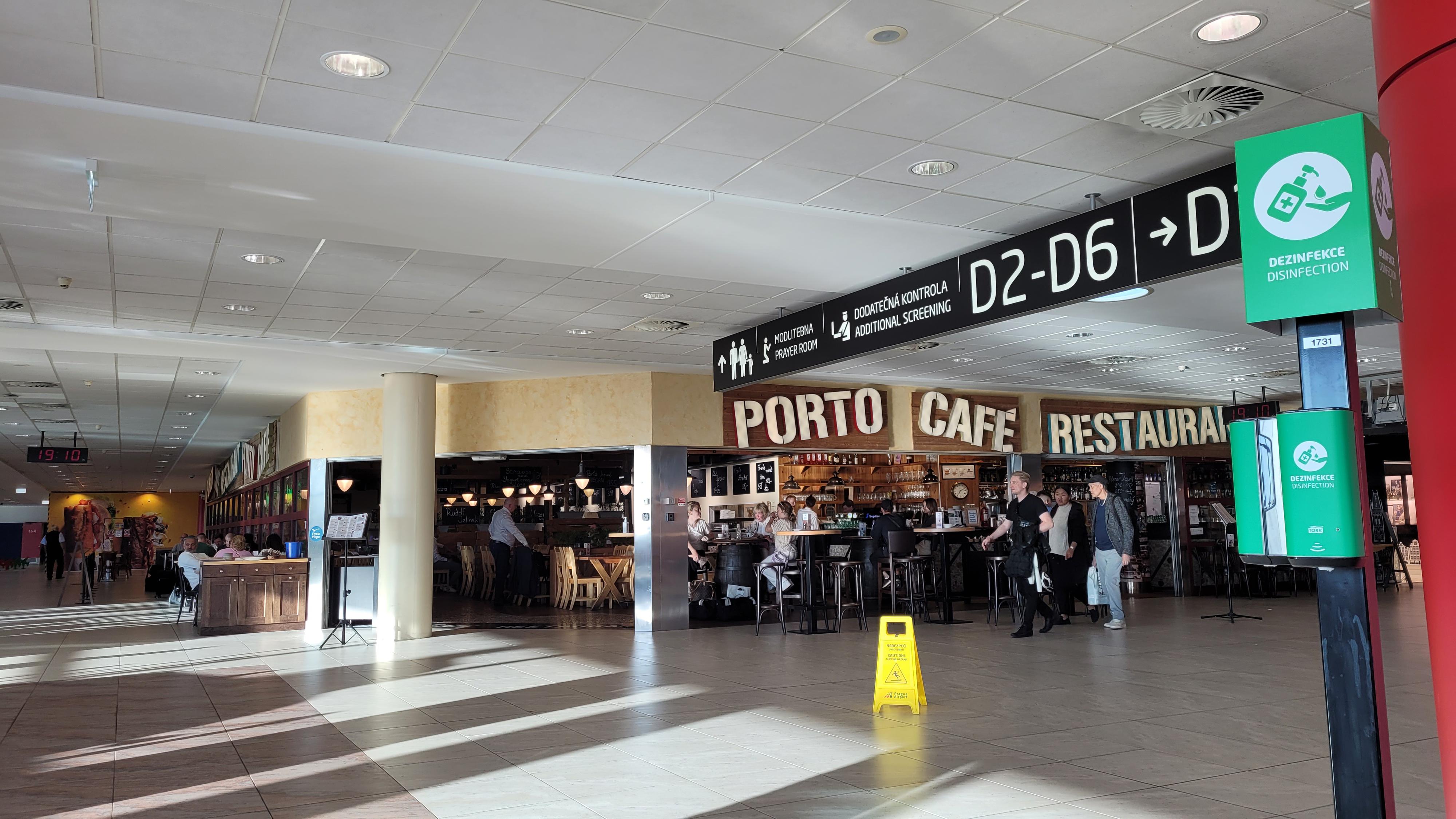 Porto Café Restaurant