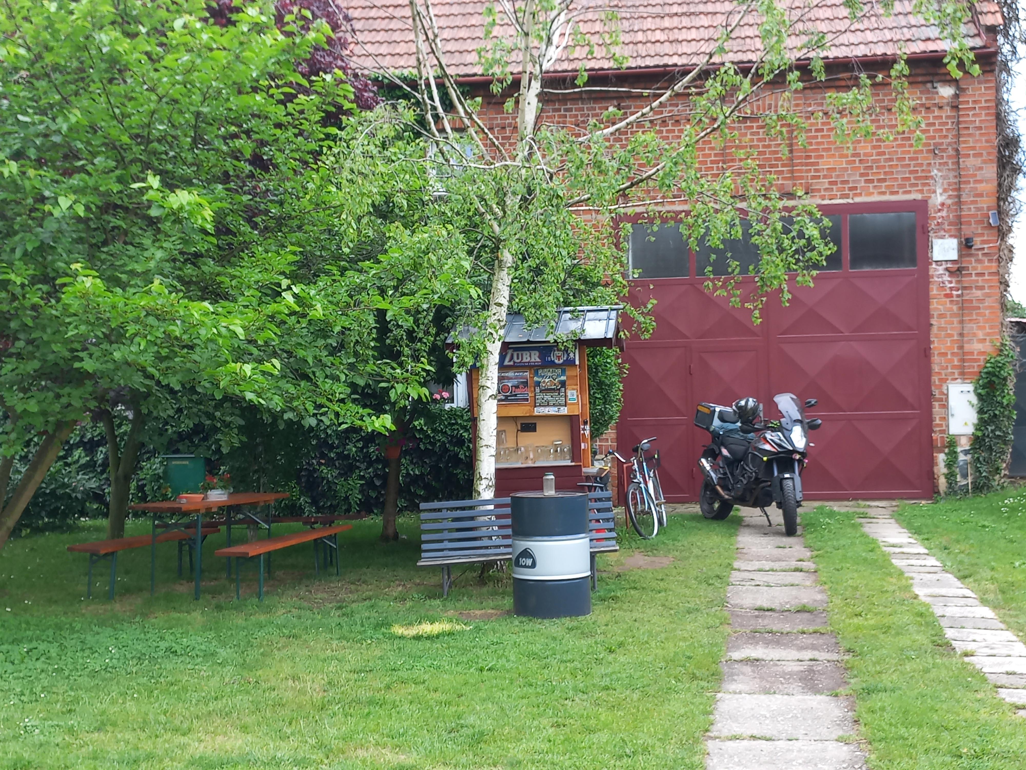 Pivní budka pod moruší foto 2