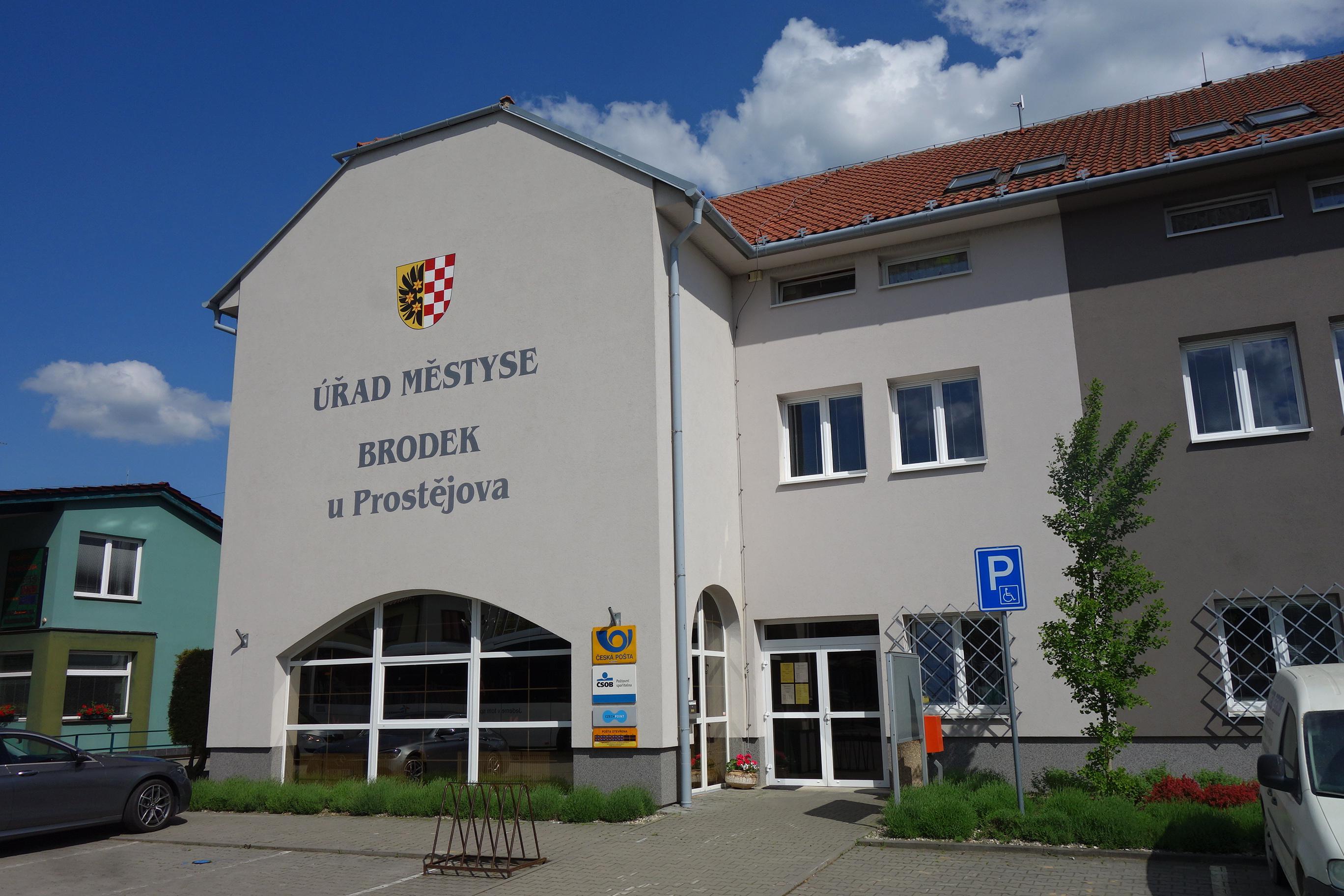 Brodek u Prostějova - úřad městyse foto 2