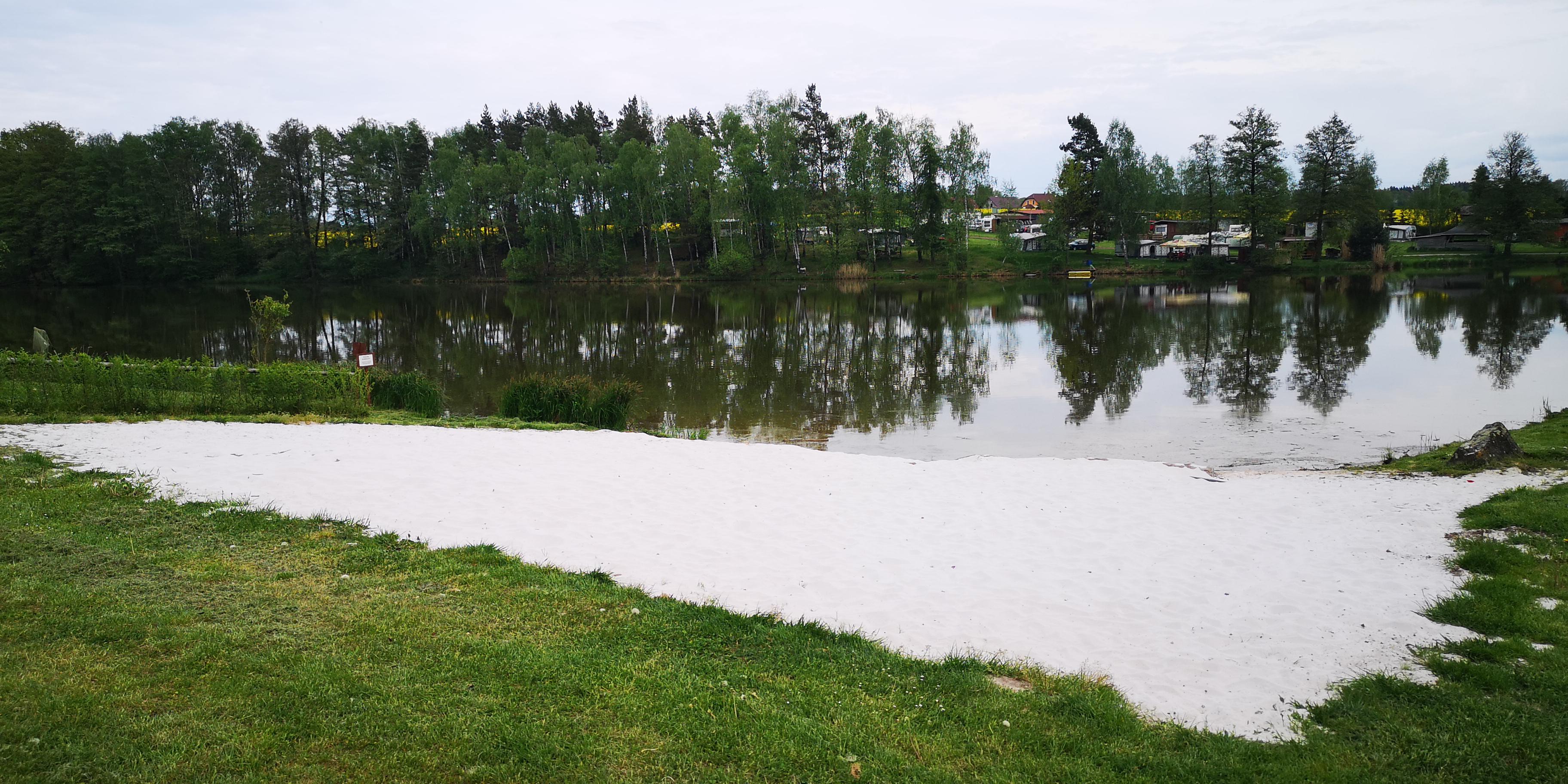 Autokemp a chatová osada Lužany u Jičína foto 5