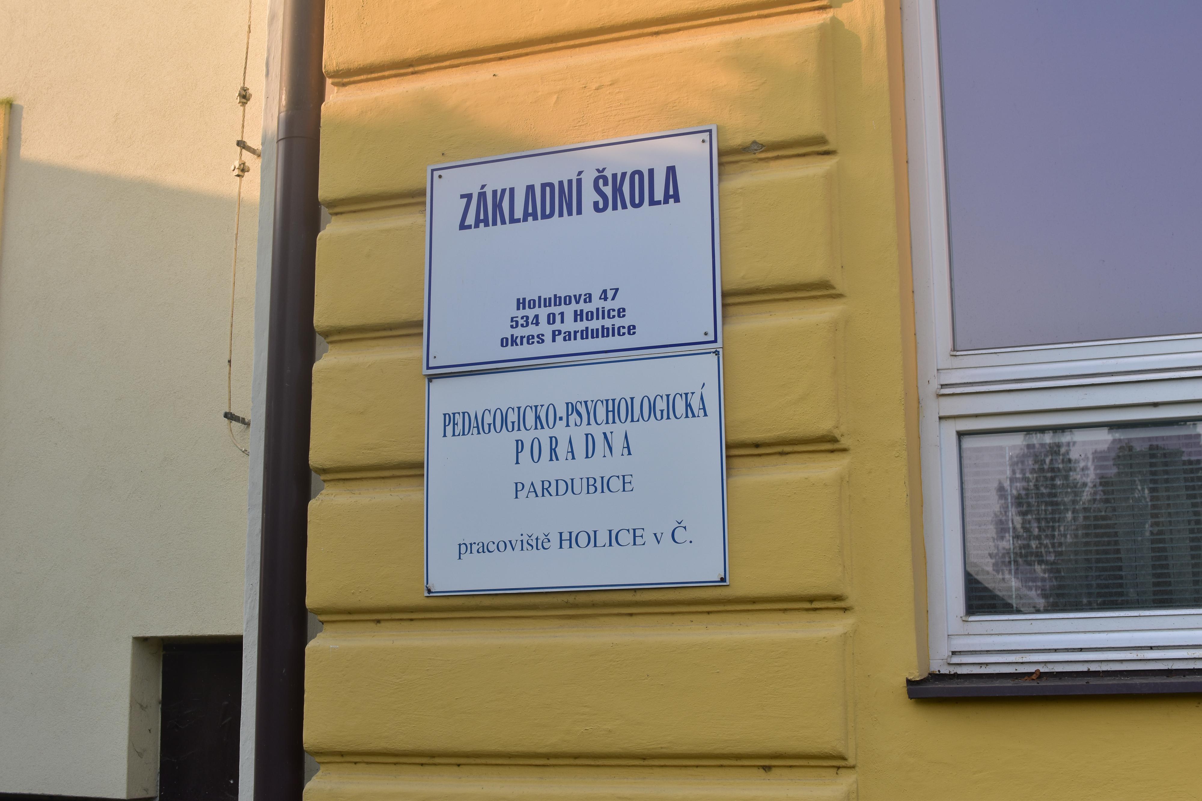 Základní škola Holice, Holubova 47, okres Pardubice