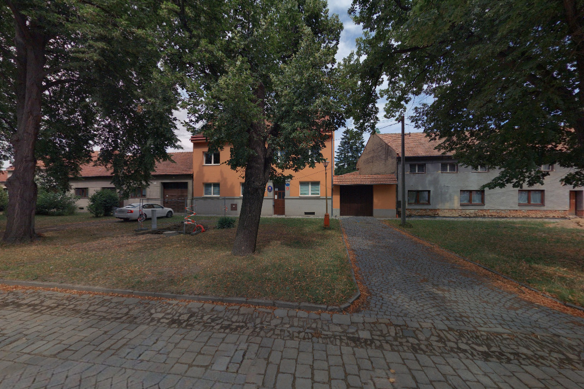 Místní lidová knihovna Želeč foto 2