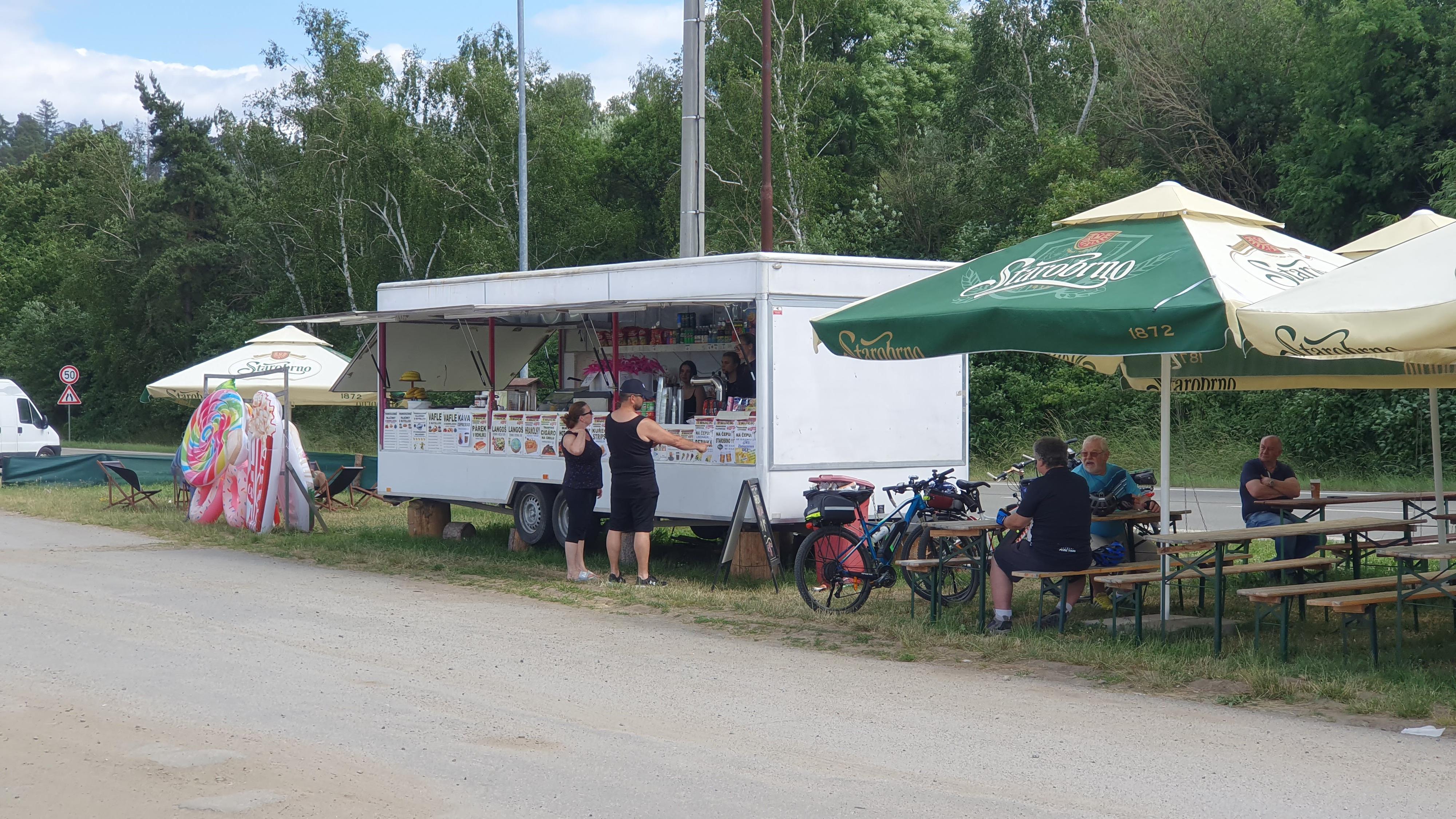 Občerstvení u parkoviště