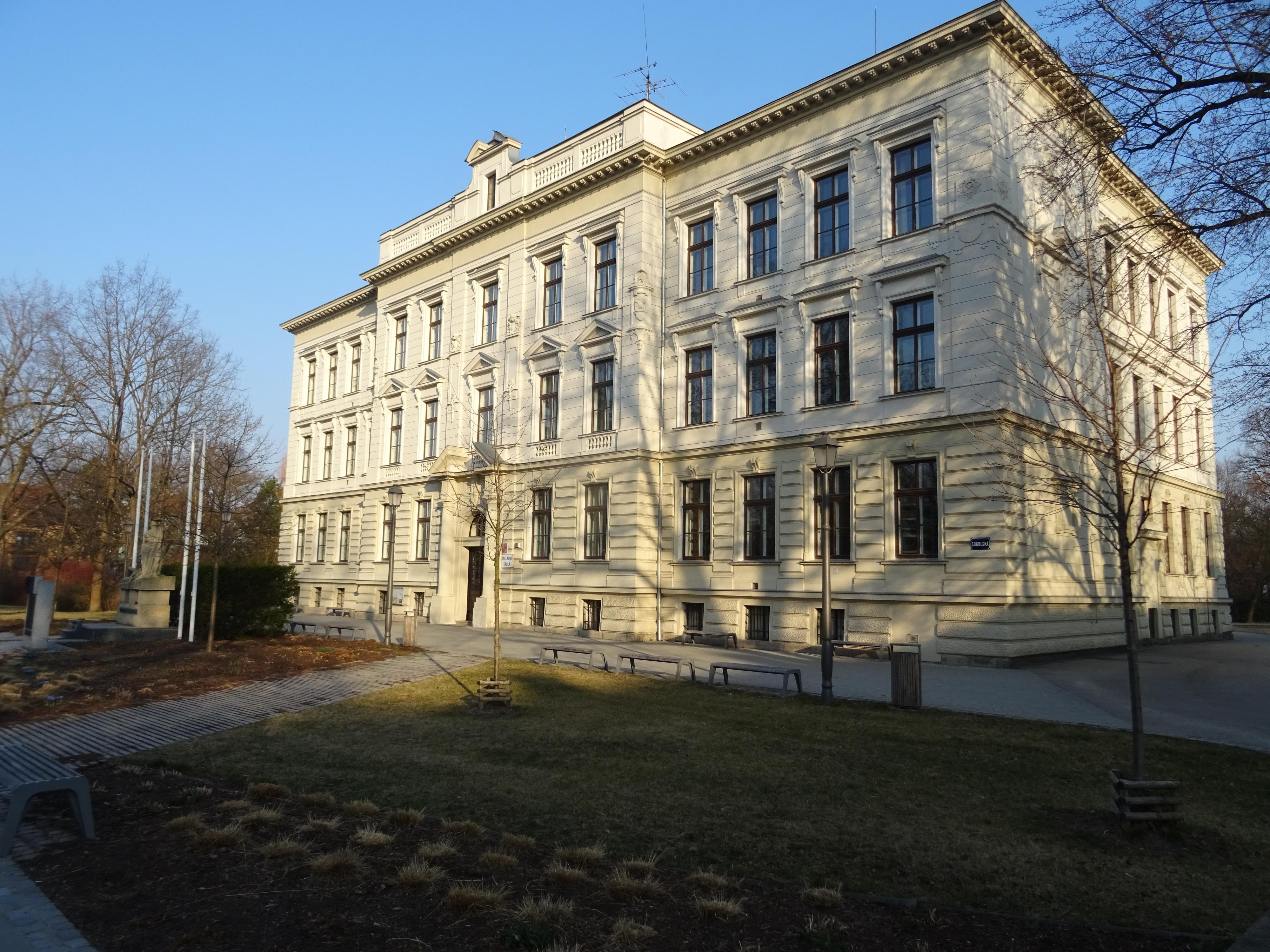 Základní škola Třeboň, Na Sadech 375 foto 2