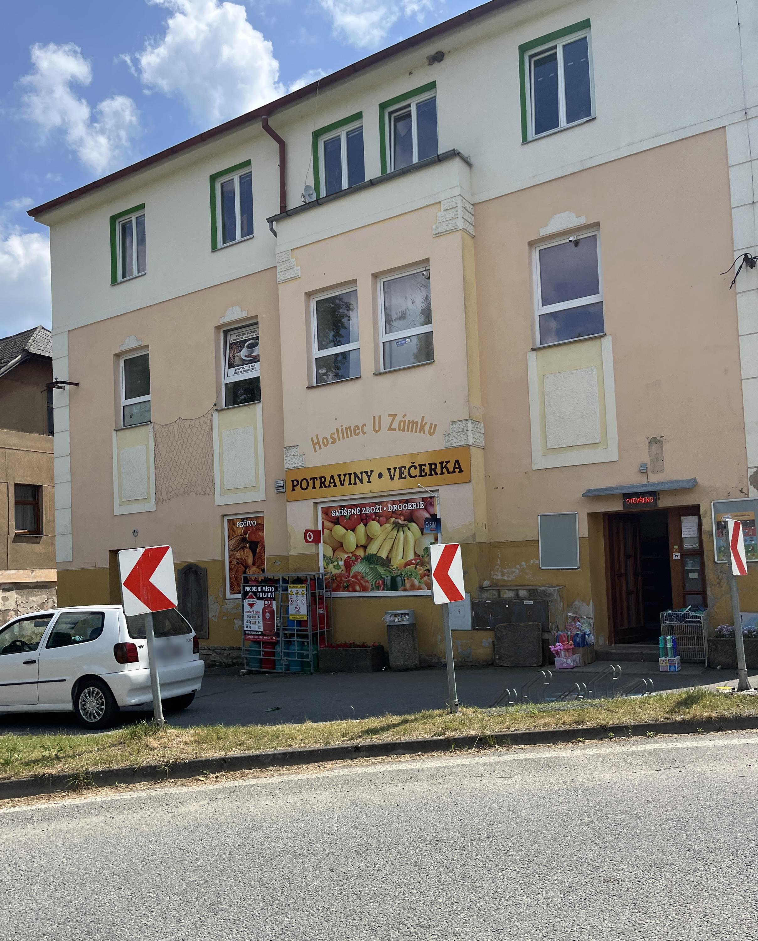 Potraviny u parku foto 2