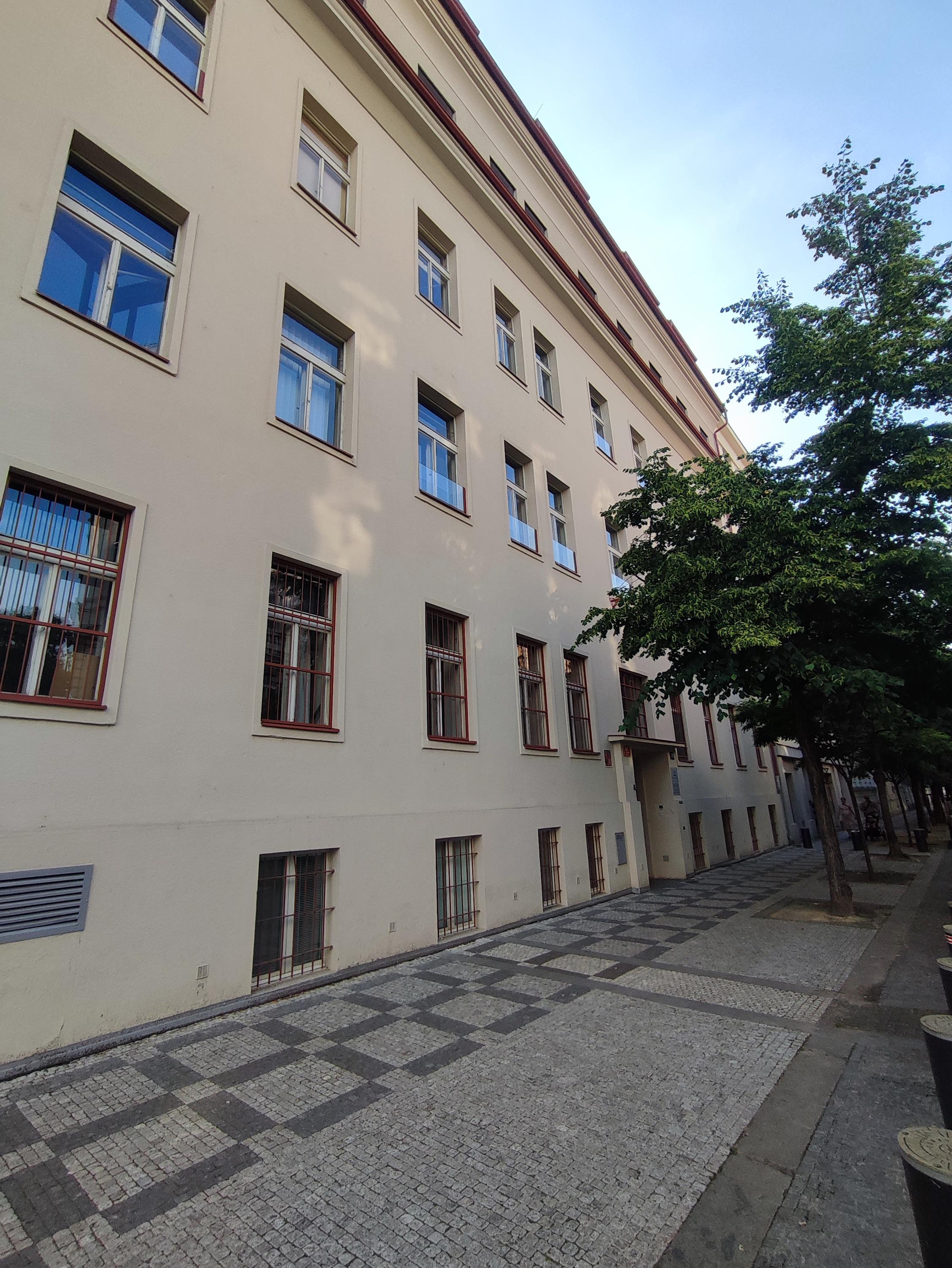 Lauderovo gymnázium při Židovské obci v Praze foto 2