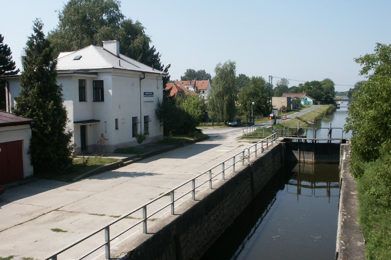 Plavební komora Veselí nad Moravou foto 2