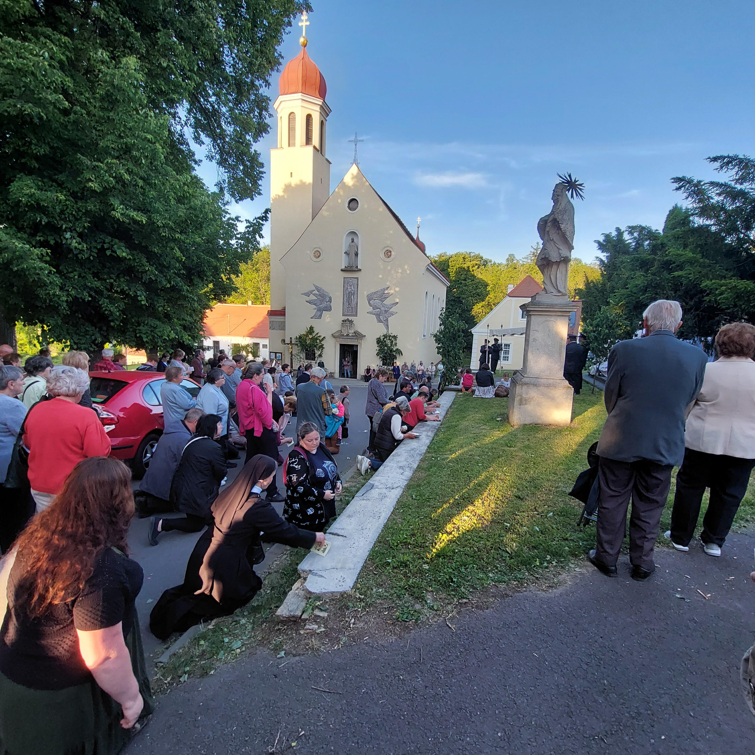 Římskokatolická farnost Hluboké Mašůvky foto 2