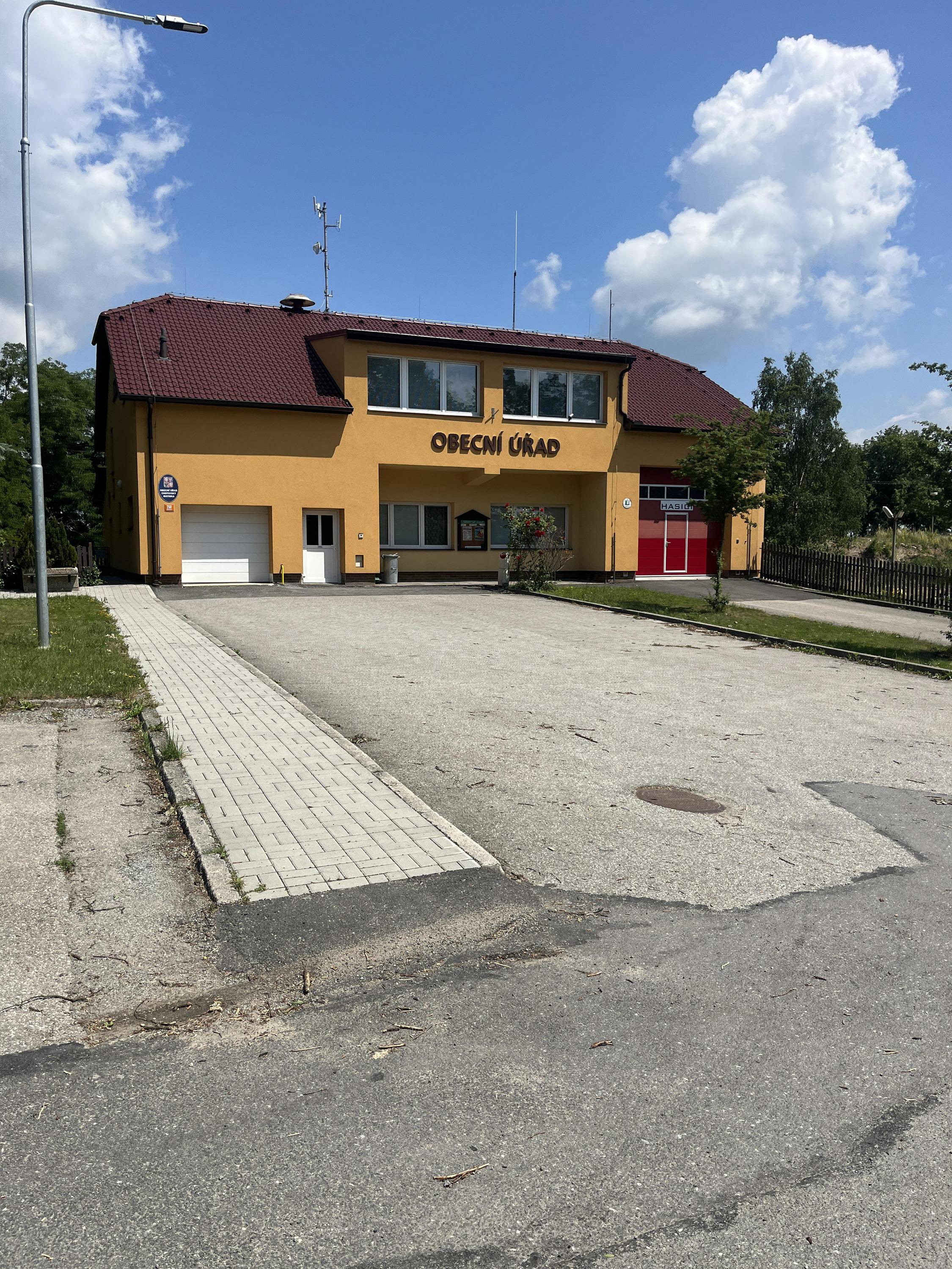 Chotoviny - obecní úřad foto 5