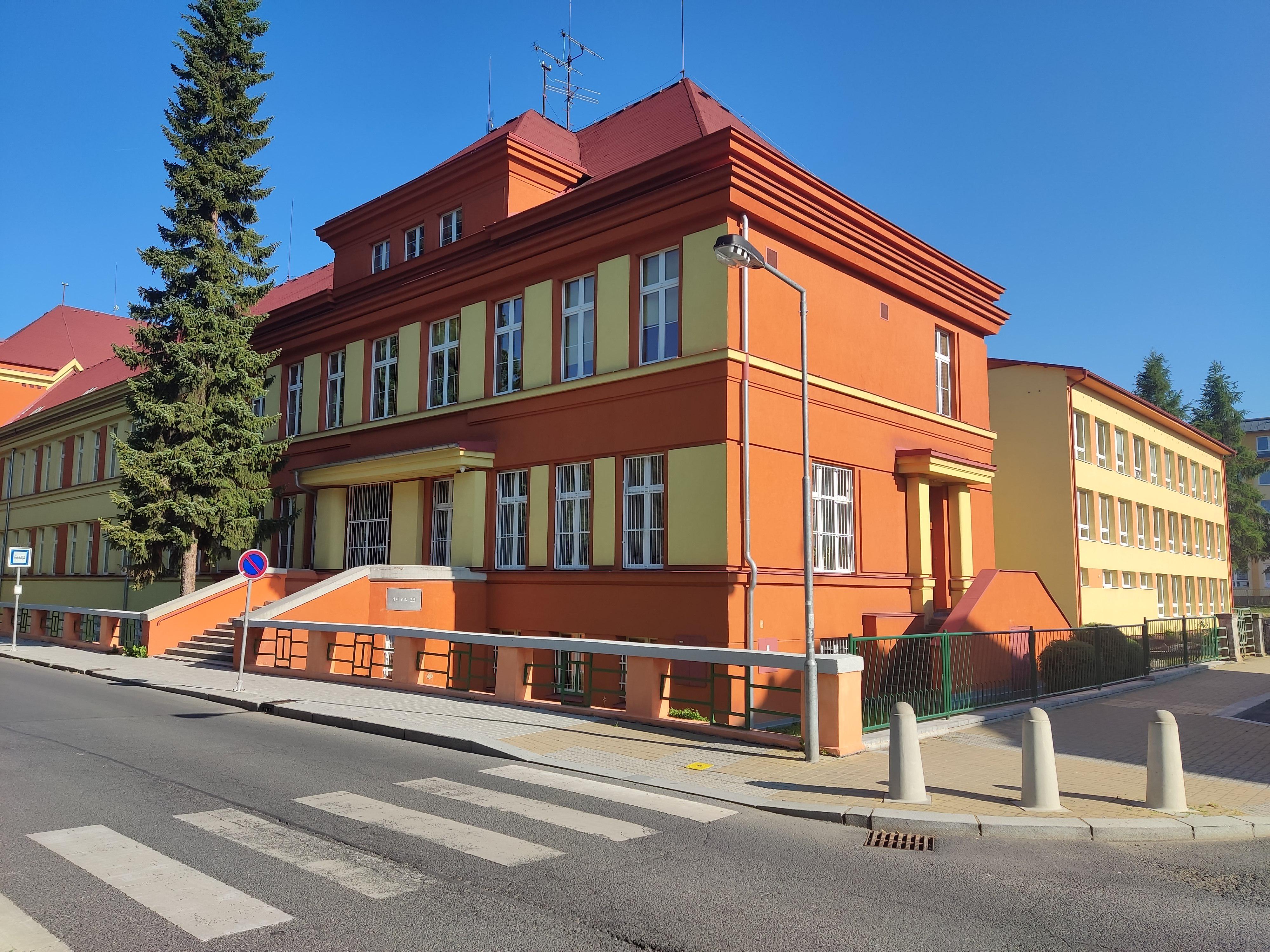 Základní škola JIH, Mariánské Lázně, Komenského 459 foto 3