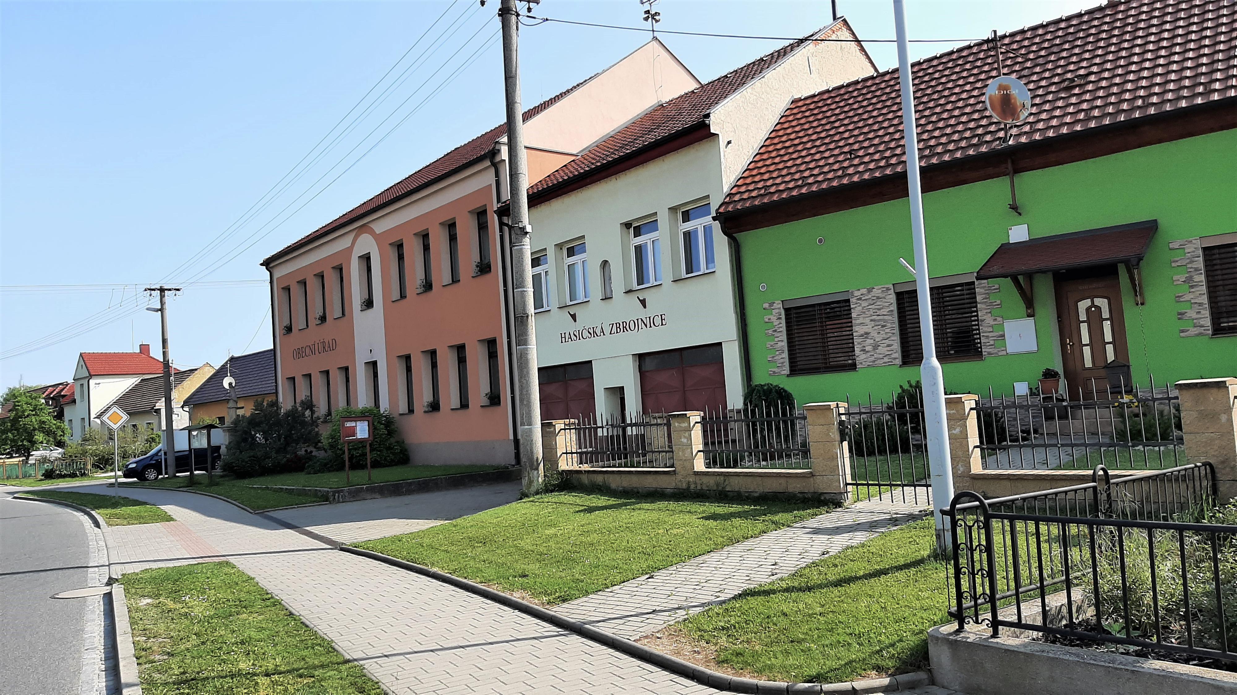 Jalubí - obecní úřad foto 4