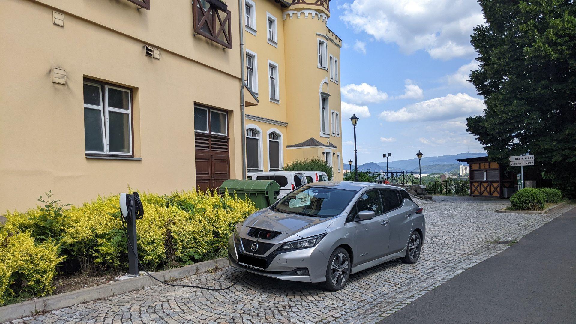 Hotel Větruše - Nabíjecí stanice Tesla - Supercharger