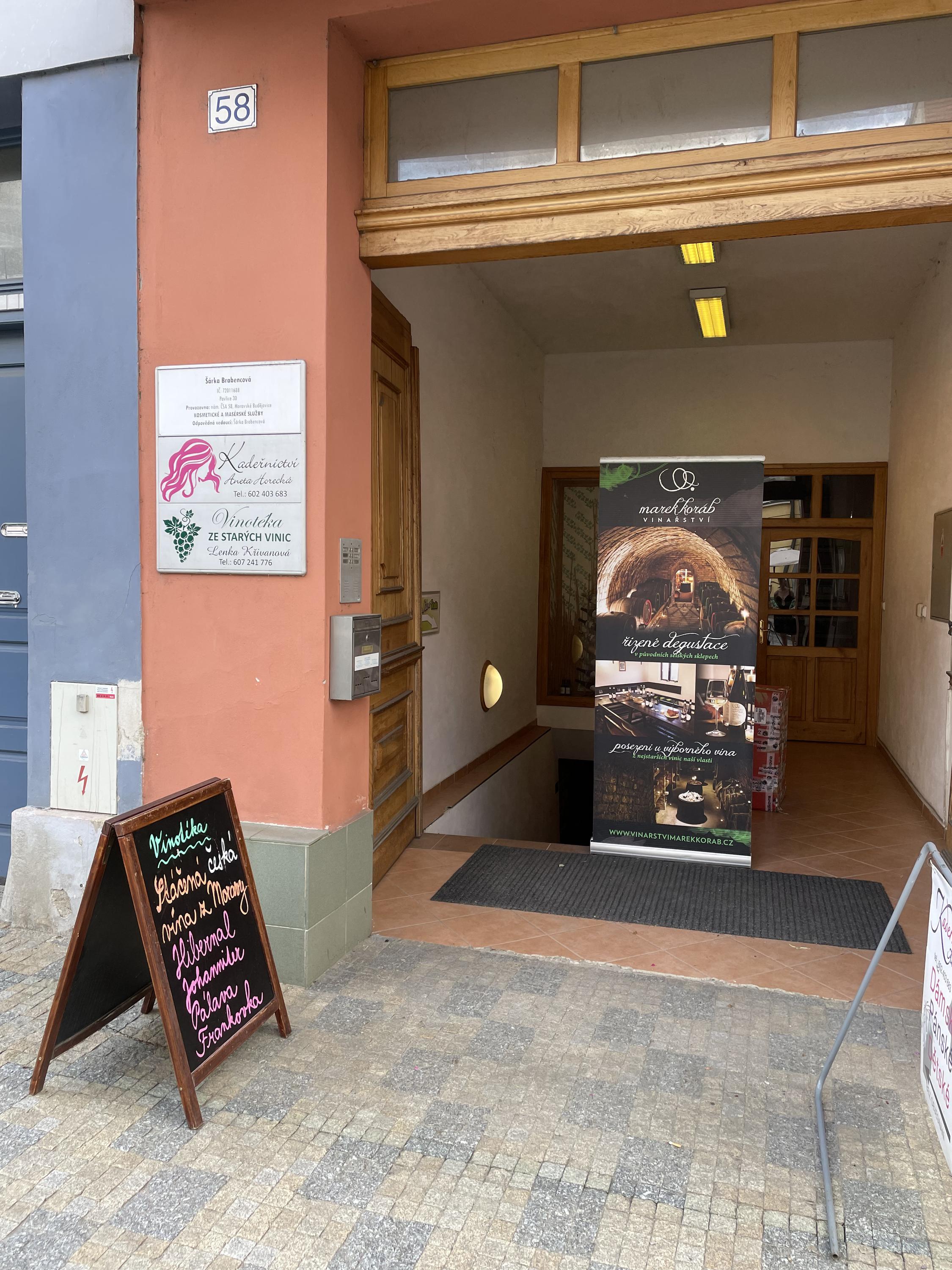 Vinotéka ze starých vinic foto 2