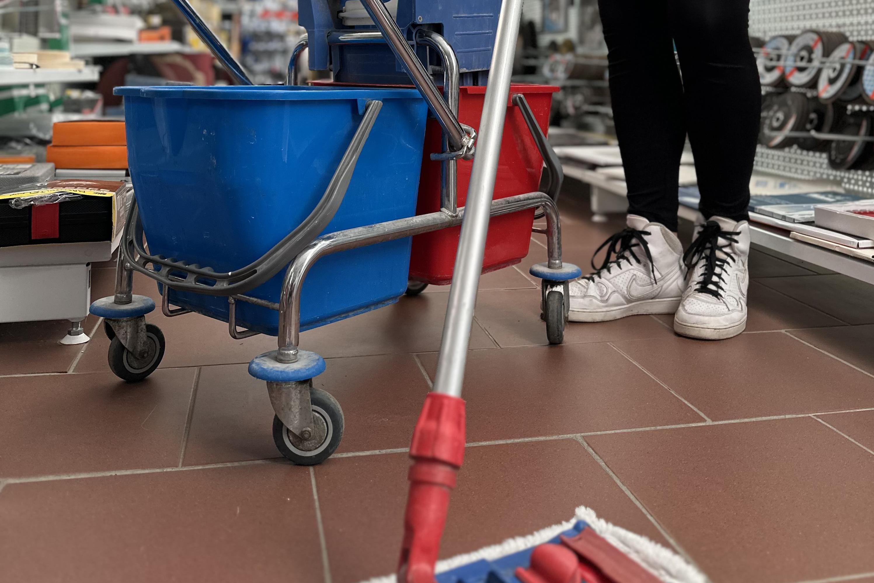 Úklid firem a komerčních prostor