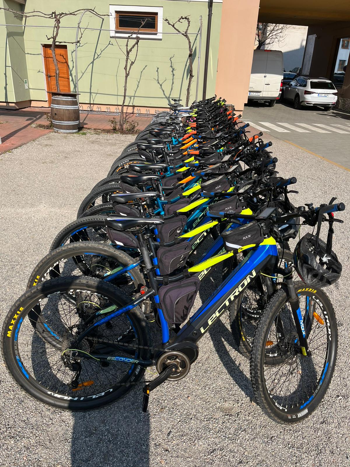 MIKOLOVNA - Půjčovna elektrokol & kol foto 4