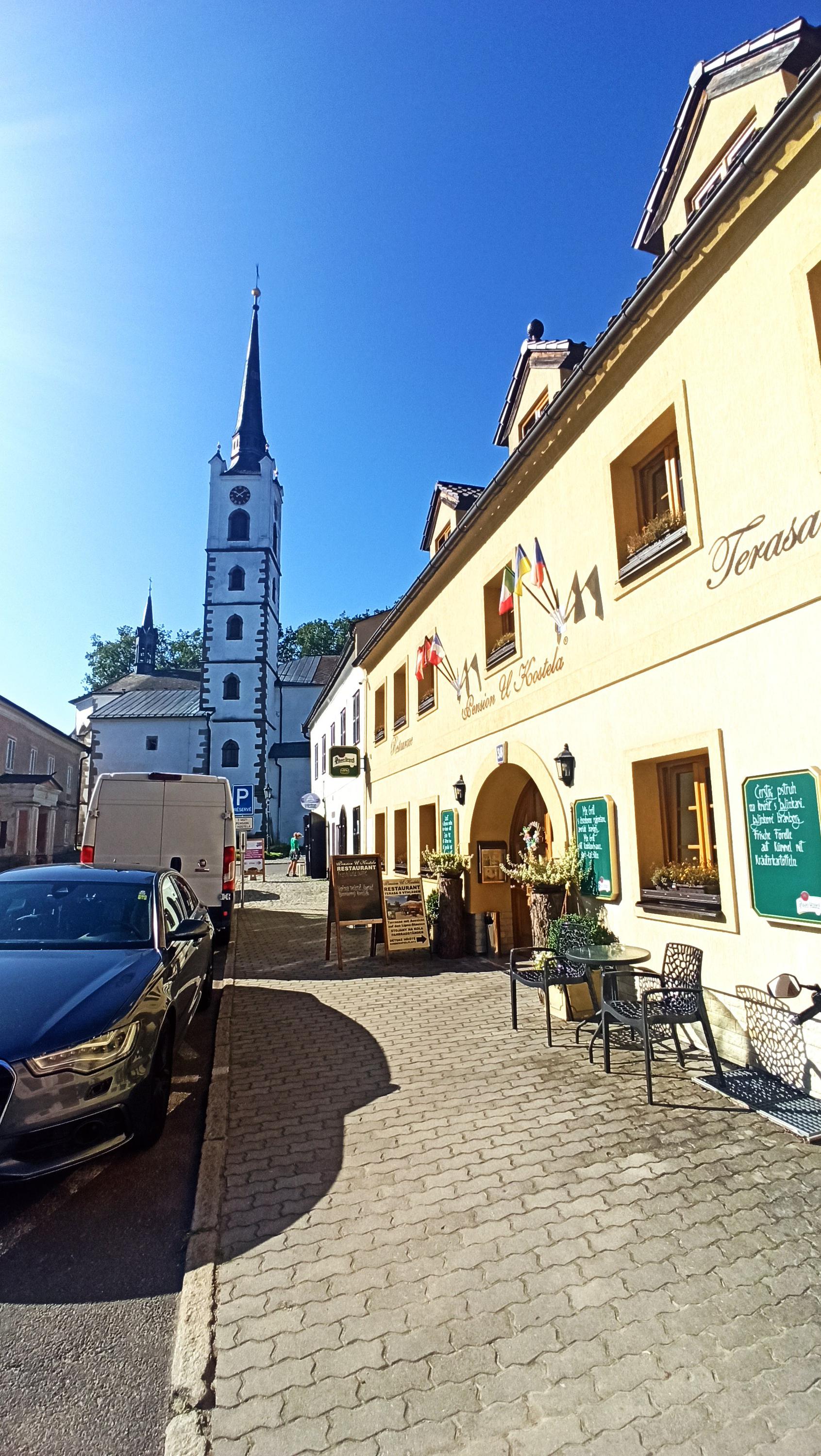 Restaurace U Kostela foto 2