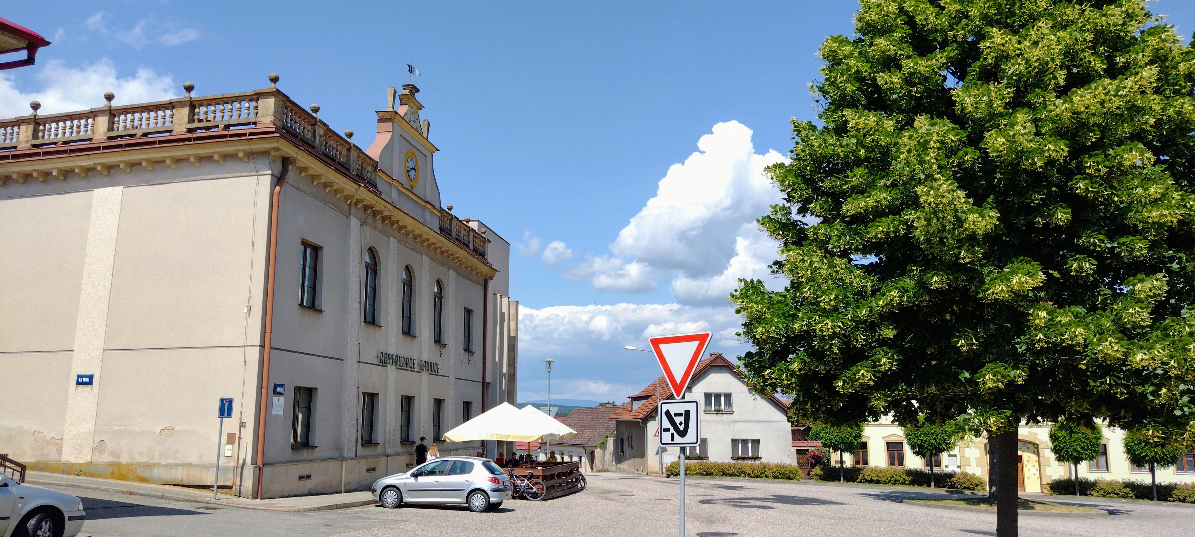 Mlázovice - úřad městyse