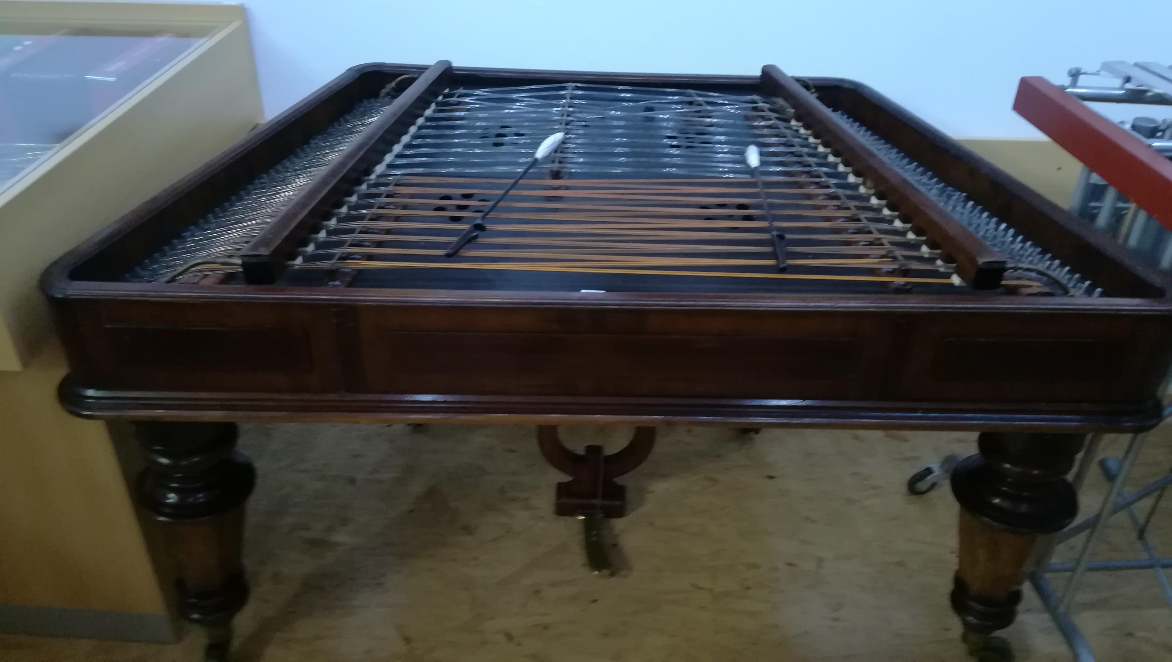 Expozice hudebních nástrojů foto 6