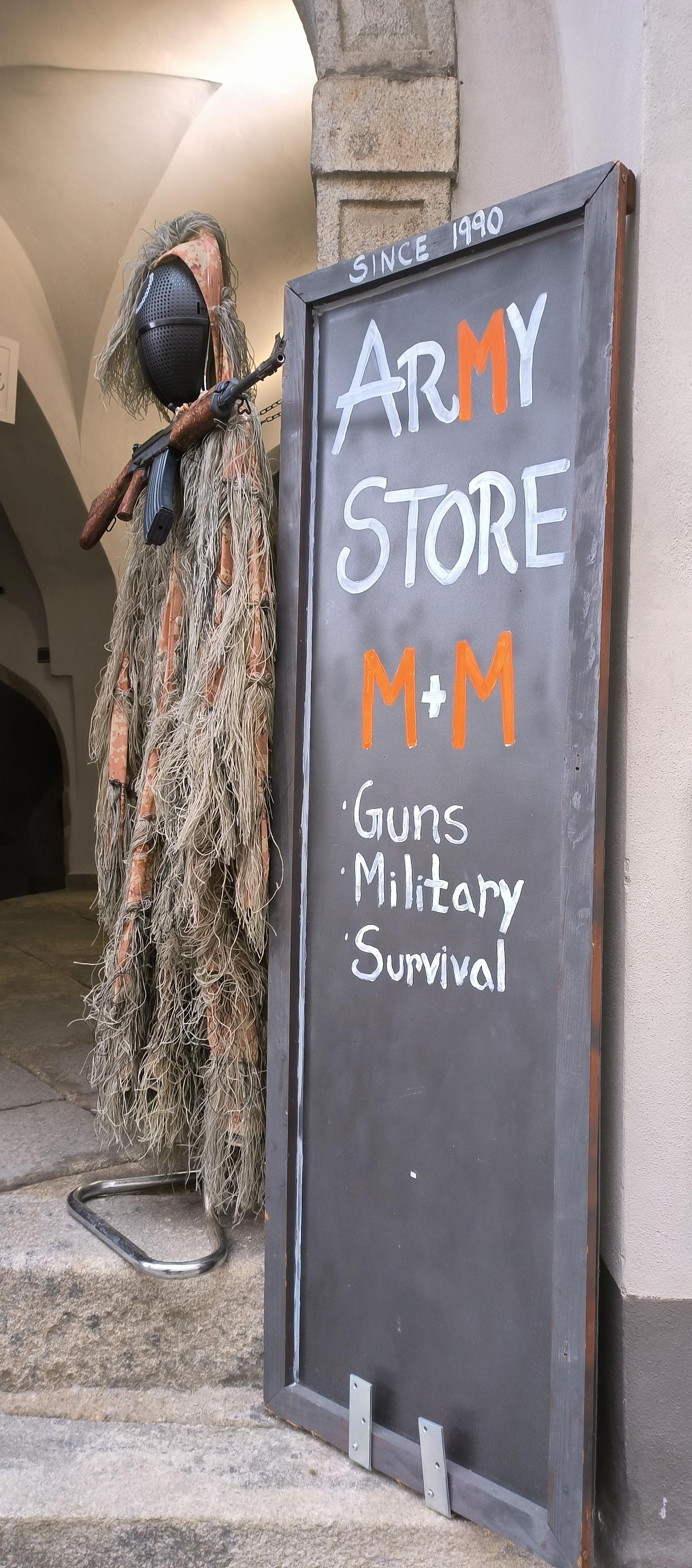 Army store M+M foto 2