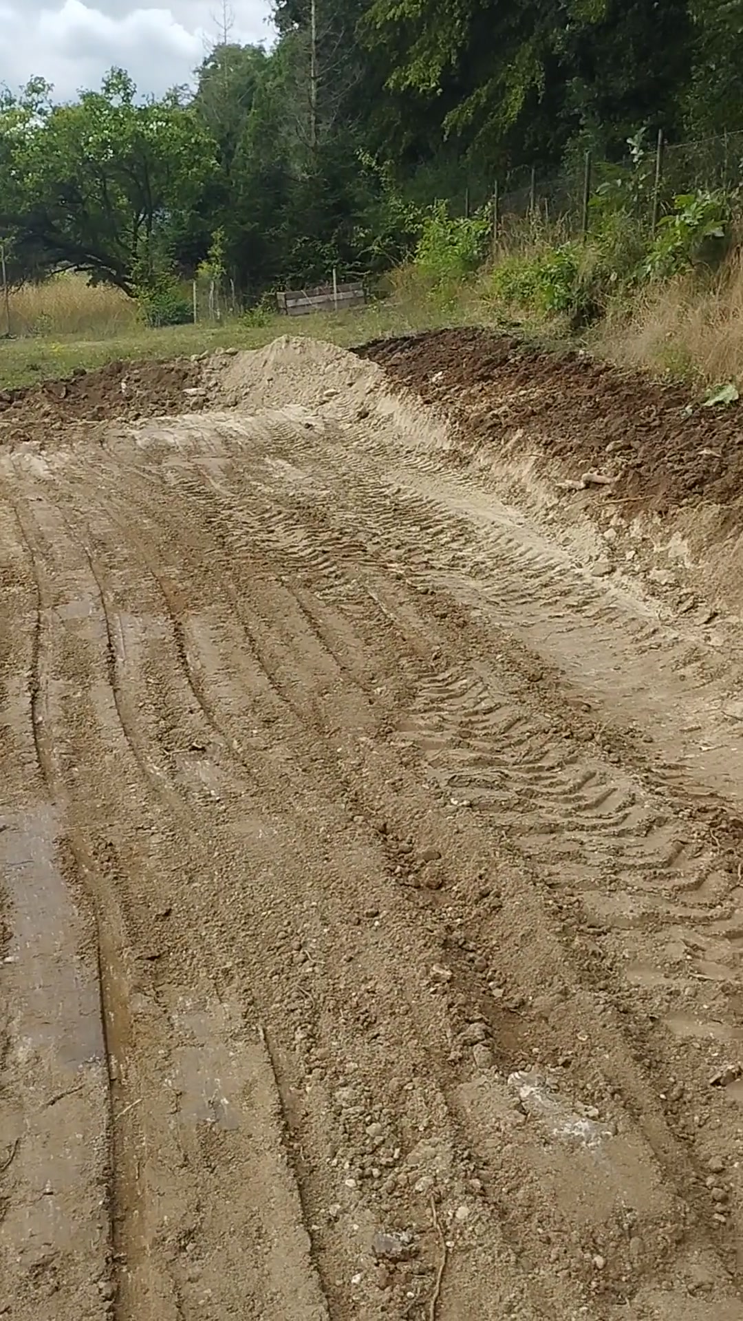 Zemní práce traktorbagrem/Ab.vykopy.cz foto 2 (náhled videa)
