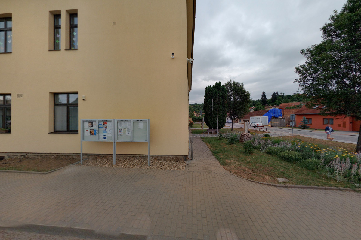 Jinačovice - obecní úřad foto 2