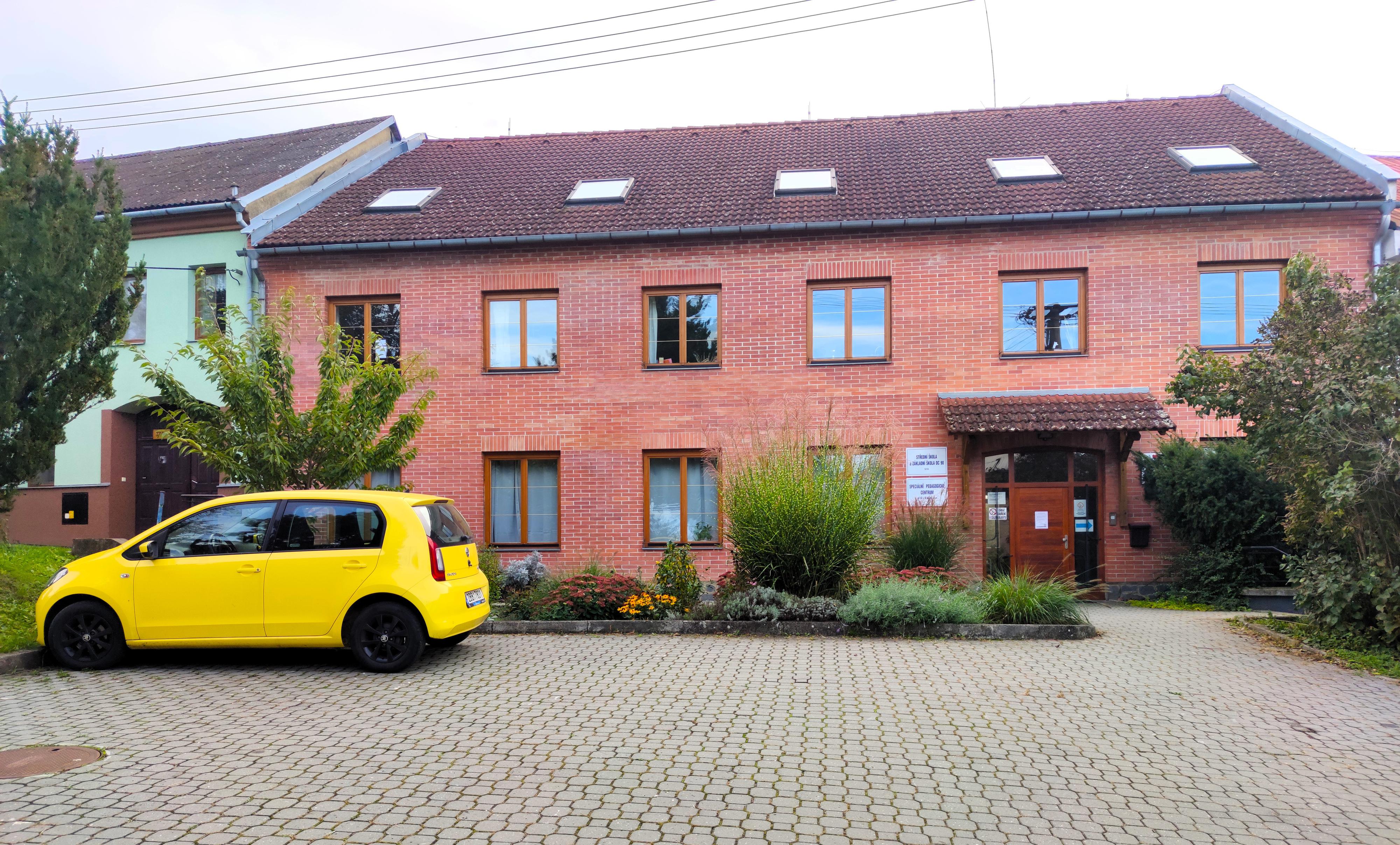 Střední škola a Základní škola DC 90, s.r.o.