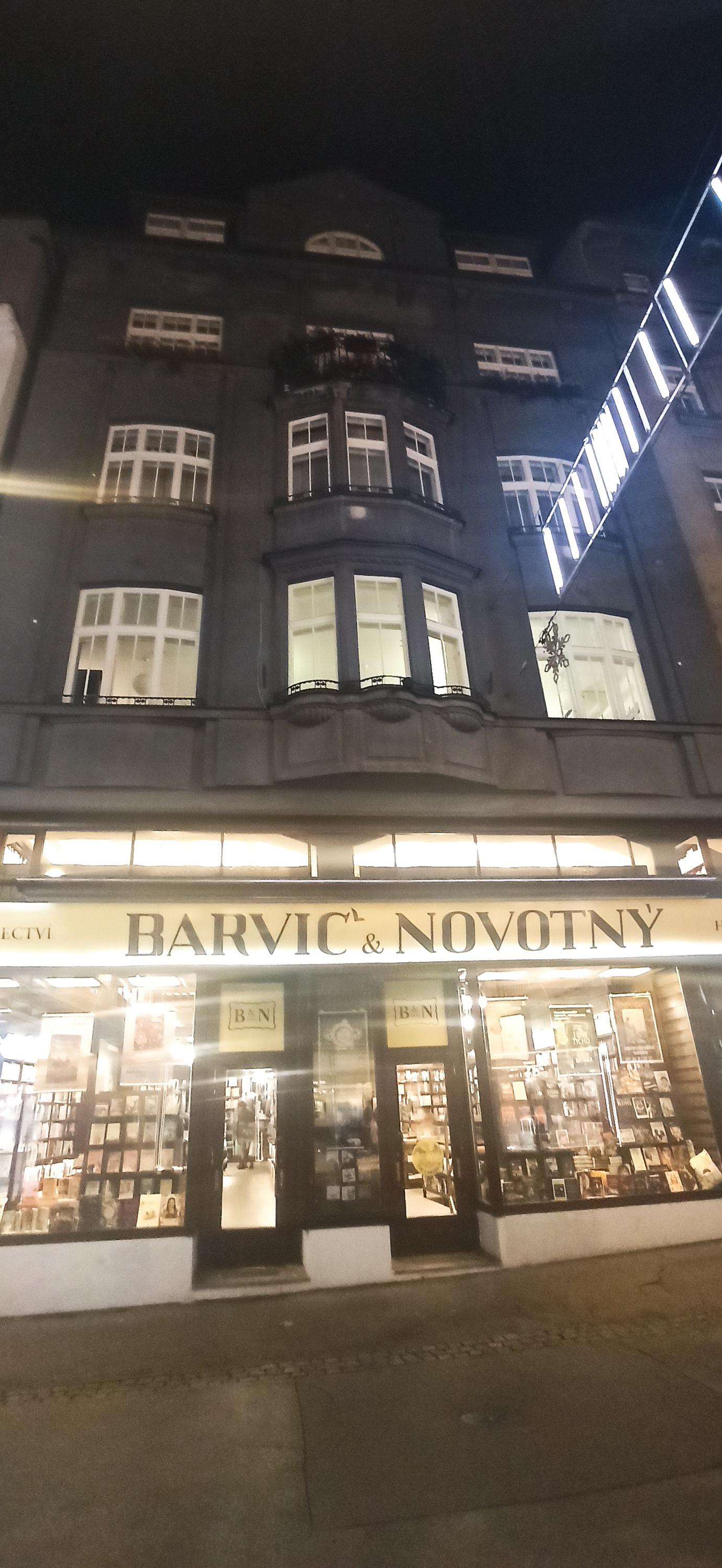 BARVIČ a NOVOTNÝ KNIHKUPECTVÍ foto 2