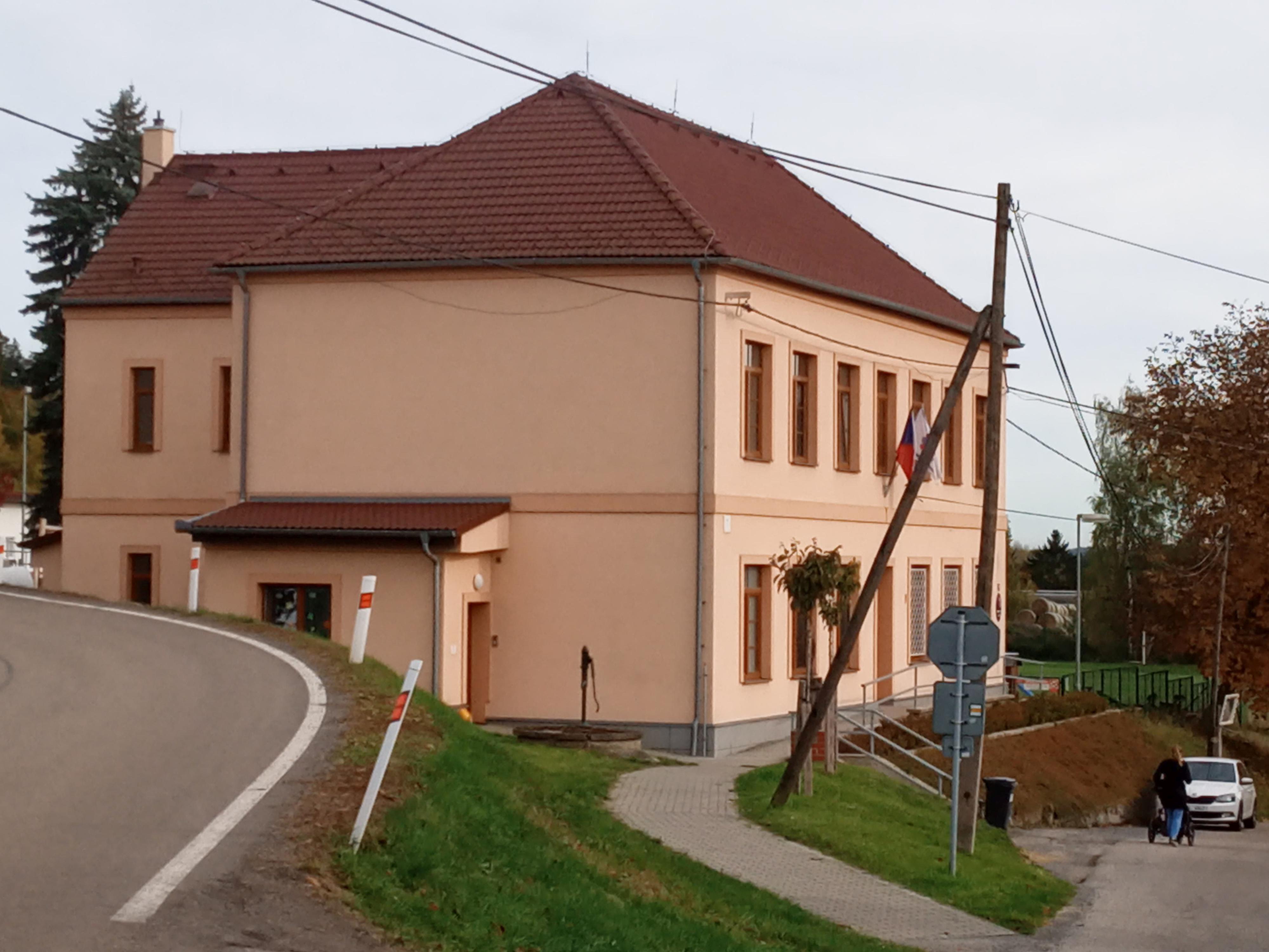 Ostředek - obecní úřad foto 4