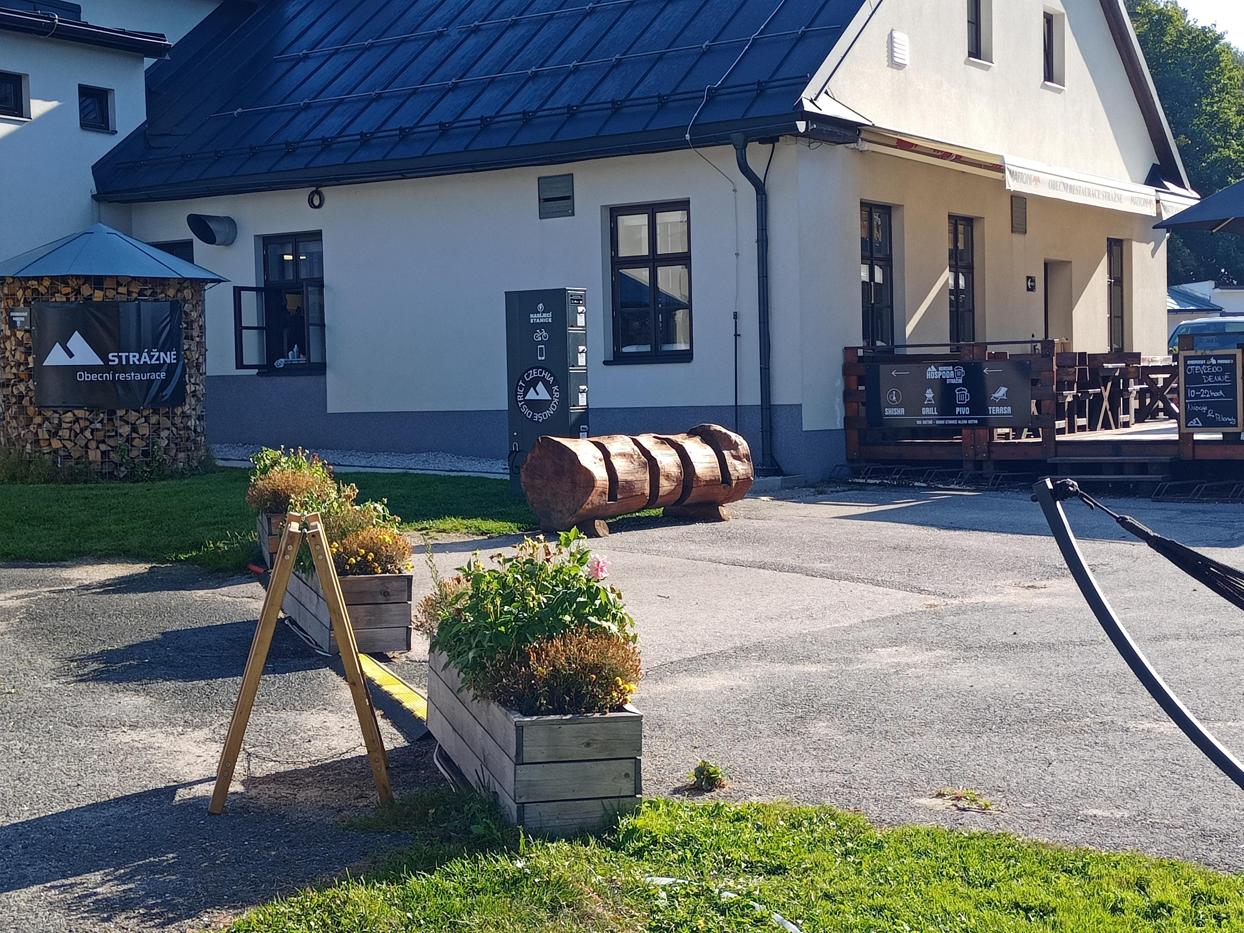 Nabíjecí stanice pro elektrokola a mobilní zařízení foto 3