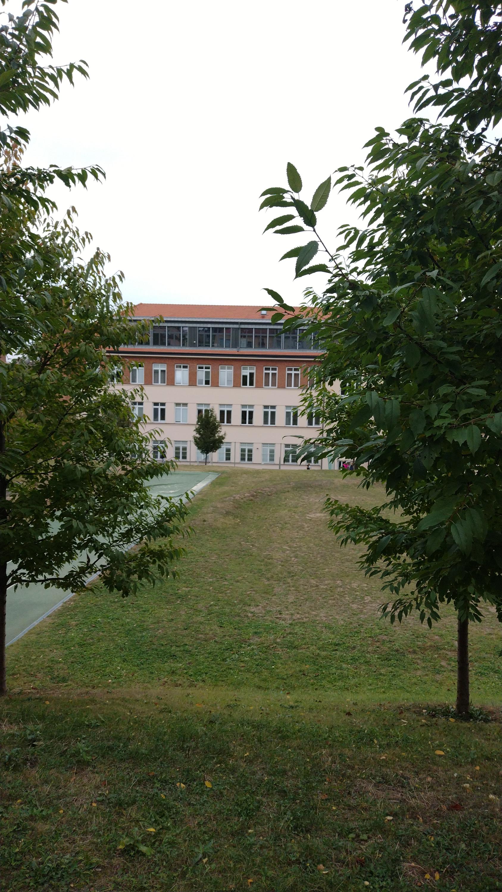 Cyrilometodějské gymnázium Brno foto 1