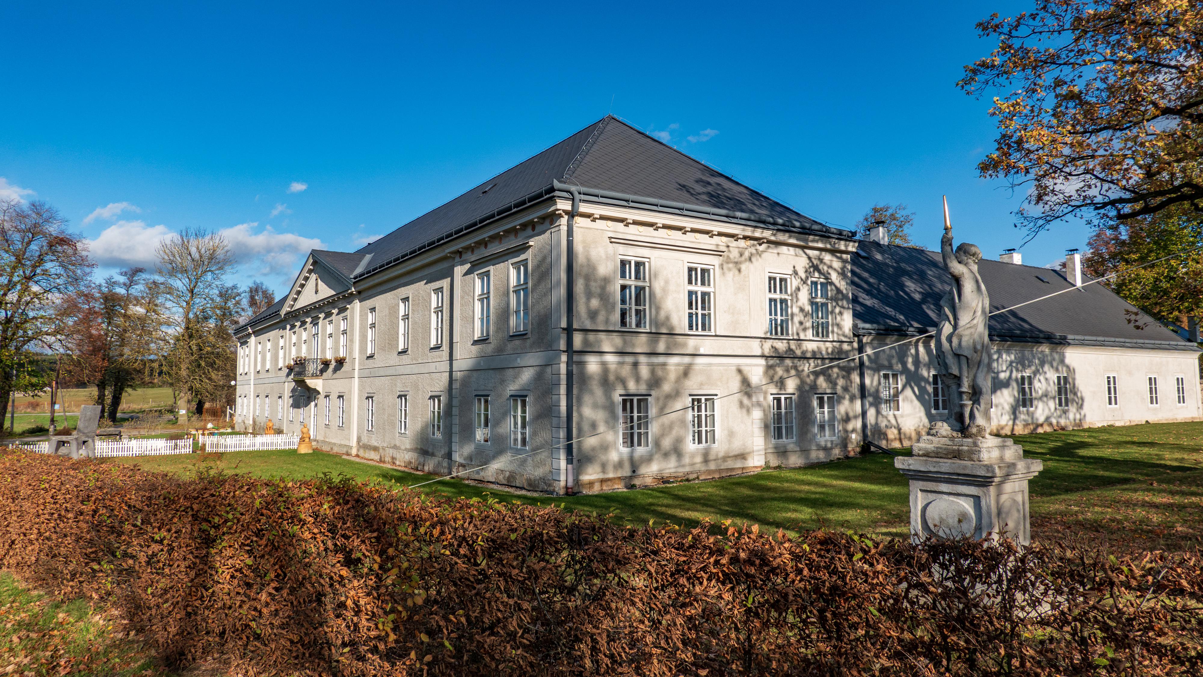 Zámek Dobrohoř foto 2