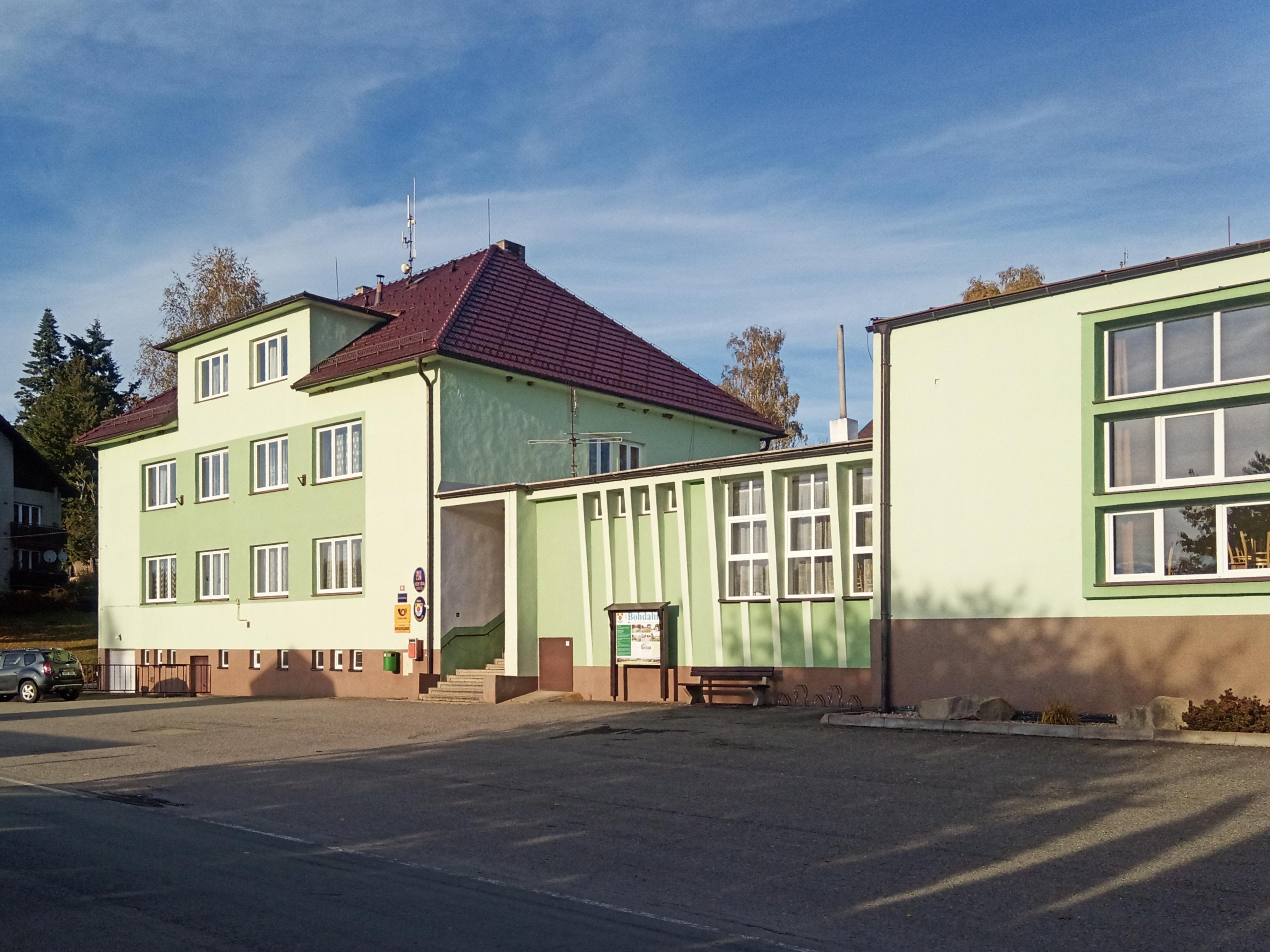 Bohdalín - obecní úřad foto 6