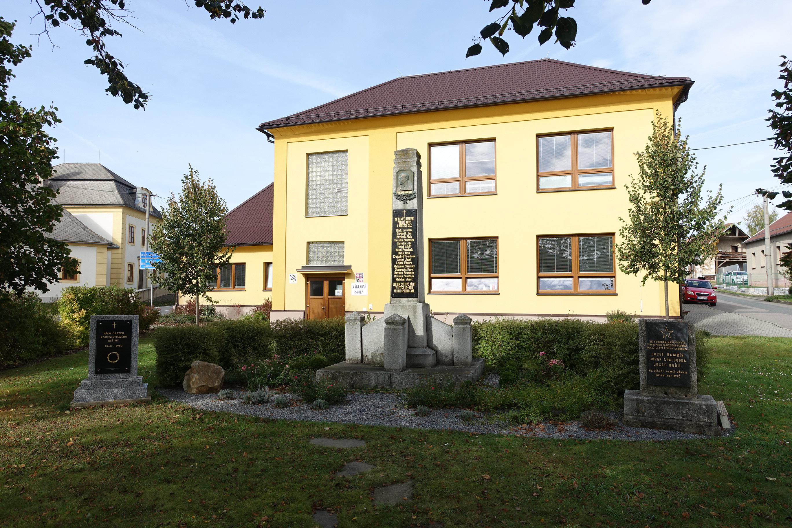 ZŠ Ostrov nad Oslavou foto 2