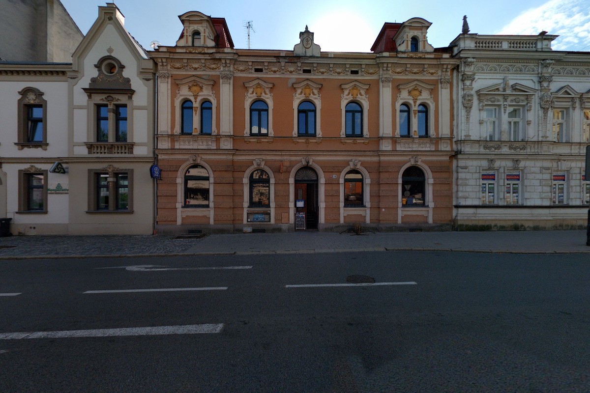 Restaurace a Pivnice U Třech
