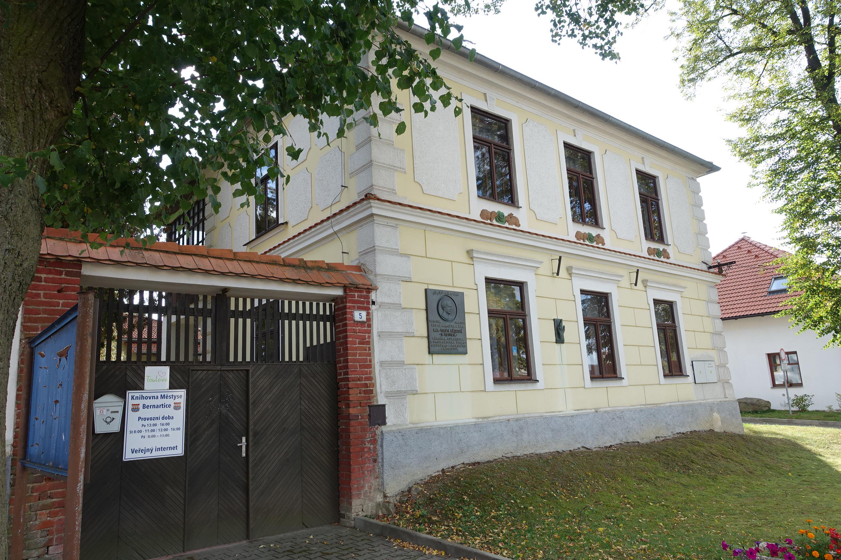 Knihovna městyse Bernartice