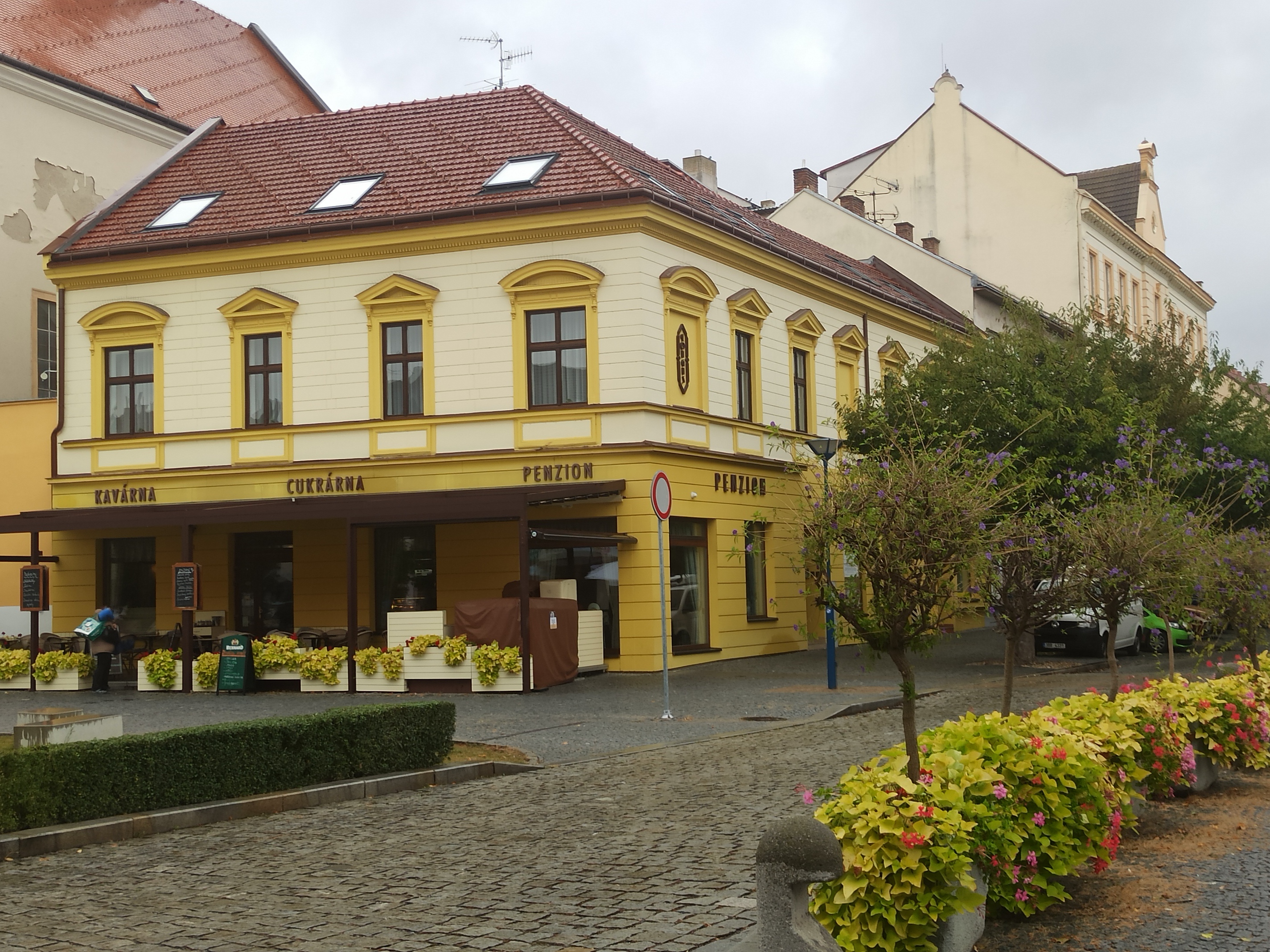 Longus - kavárna a cukrárna foto 6