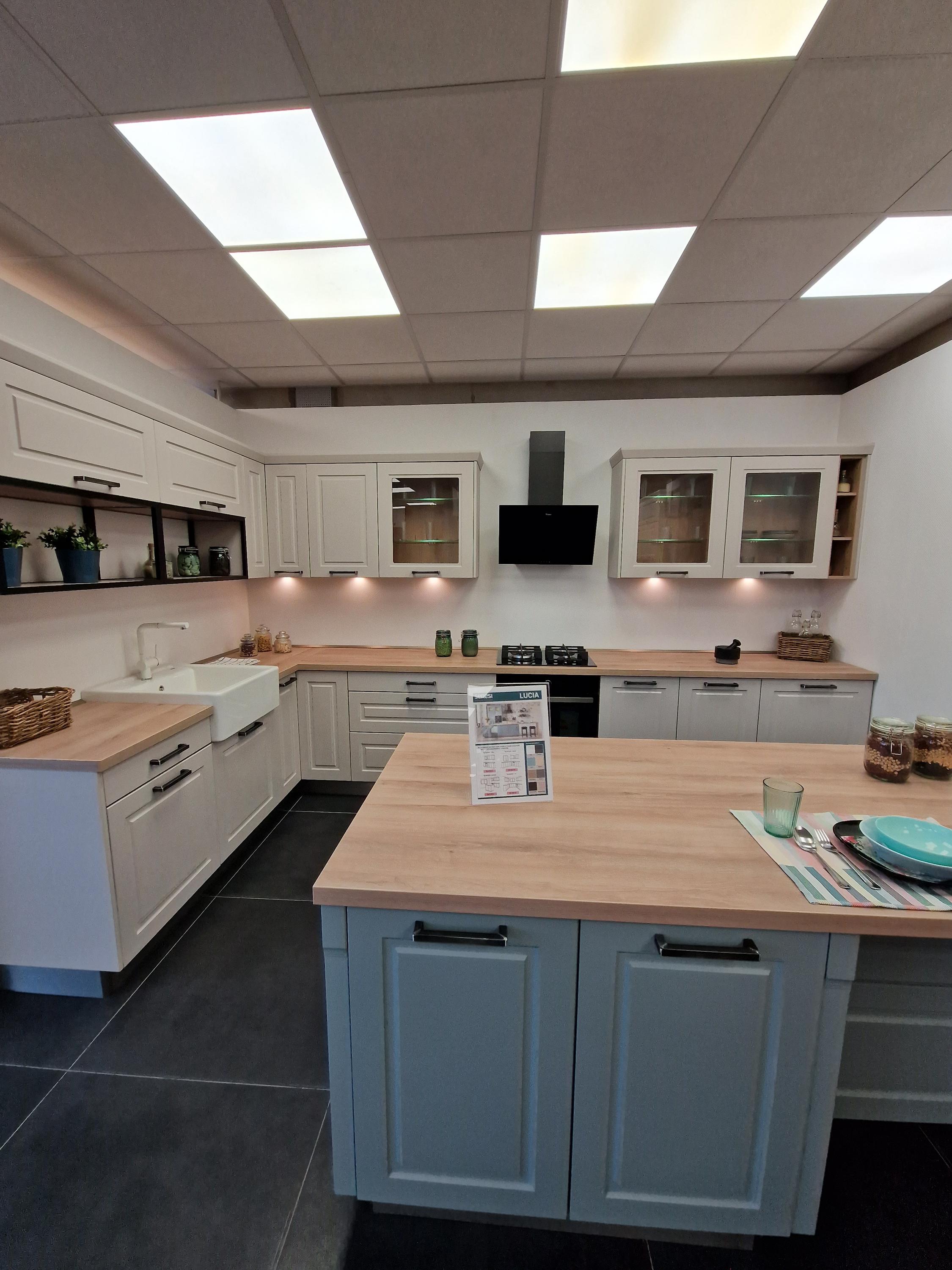 SENESI - koupelny a kuchyně foto 3