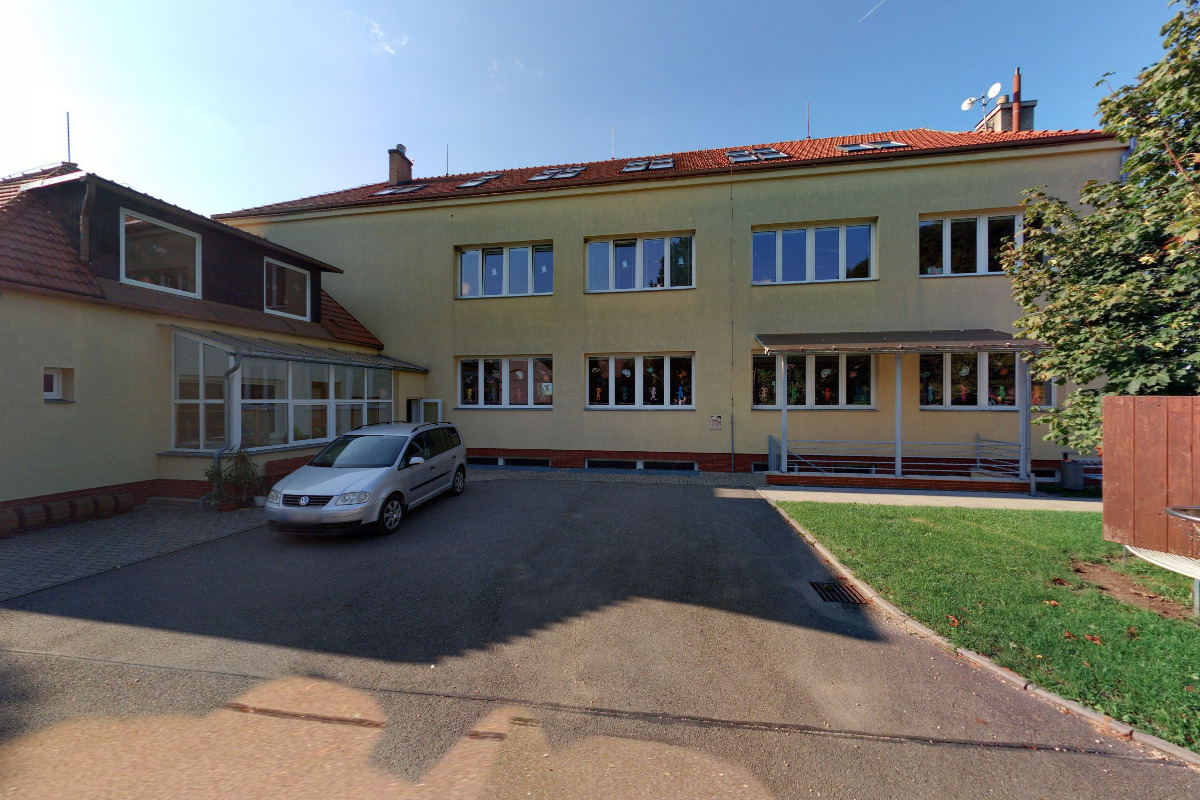 Škola pod hradem (ZŠ) foto 2